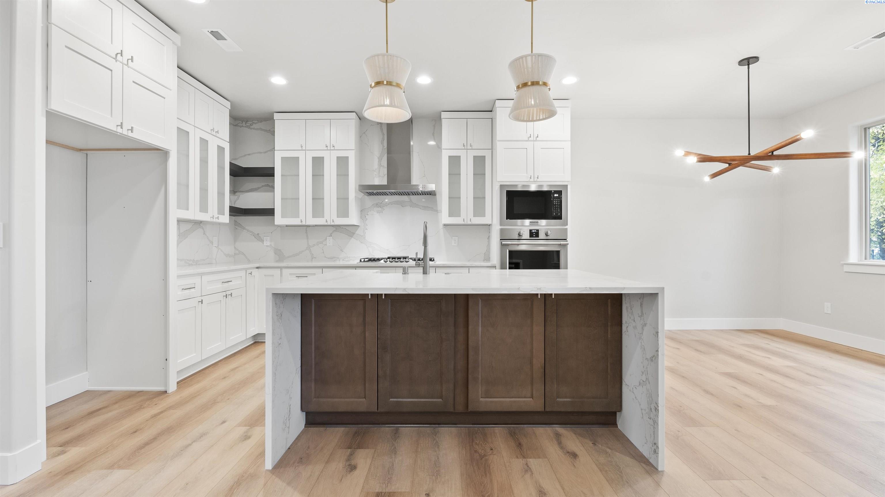 Richland, Washington, 99352, United States, 3 Bedrooms Bedrooms, ,2 BathroomsBathrooms,Residential,For Sale,1991742