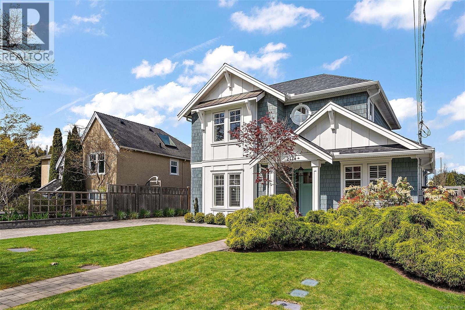 OAK BAY, British Columbia, V8S 2W2, CA, 3 Bedrooms Bedrooms, ,3 BathroomsBathrooms,Residential,For Sale,1949531
