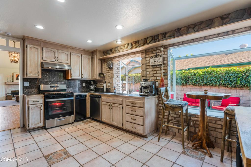 Moorpark, California, 93021, United States, 2 Bedrooms Bedrooms, ,2 BathroomsBathrooms,Residential,For Sale,1935998