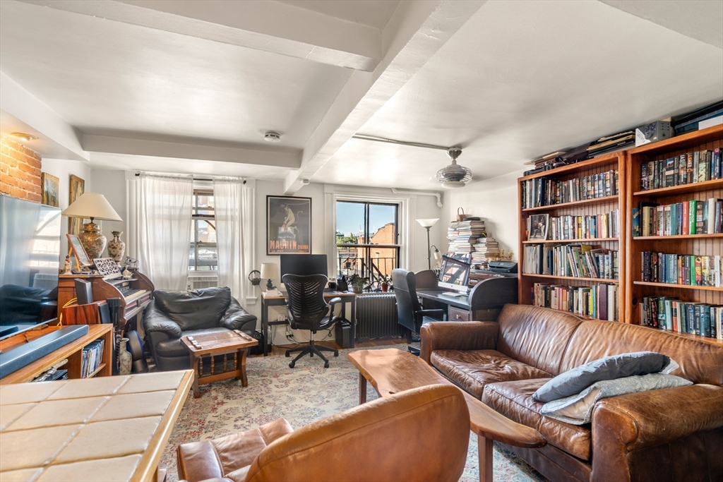 Boston, Massachusetts, 02116, United States, 1 Bedroom Bedrooms, ,1 BathroomBathrooms,Residential,For Sale,1941990