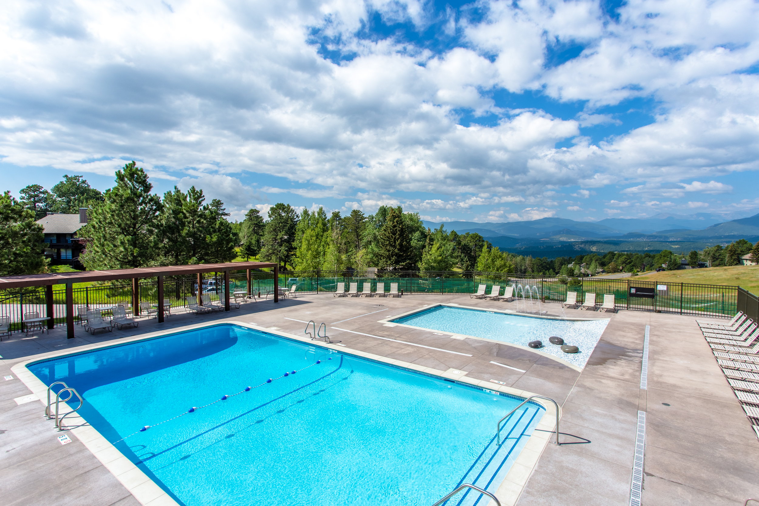  Thoughtfully Updated Throughout - 物件實景