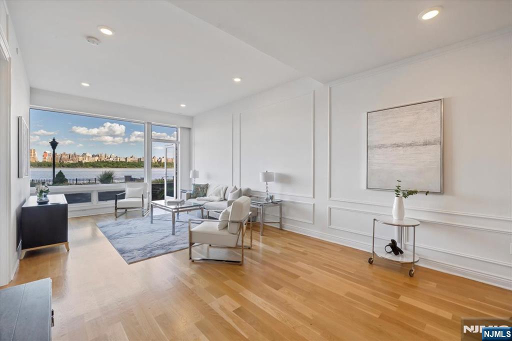 Edgewater, New Jersey, 07020, United States, 2 Bedrooms Bedrooms, ,2 BathroomsBathrooms,Residential,For Sale,1849063