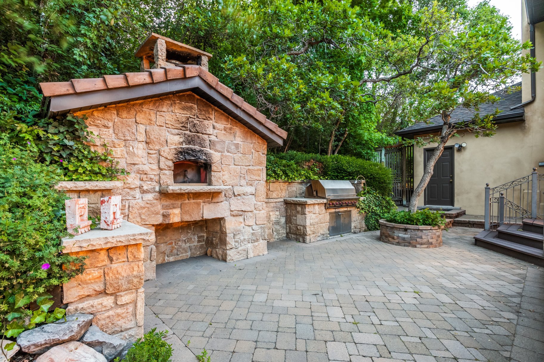  Private Cottonwood Heights Estate with Resort Backyard & Mountain Views - 物件實景