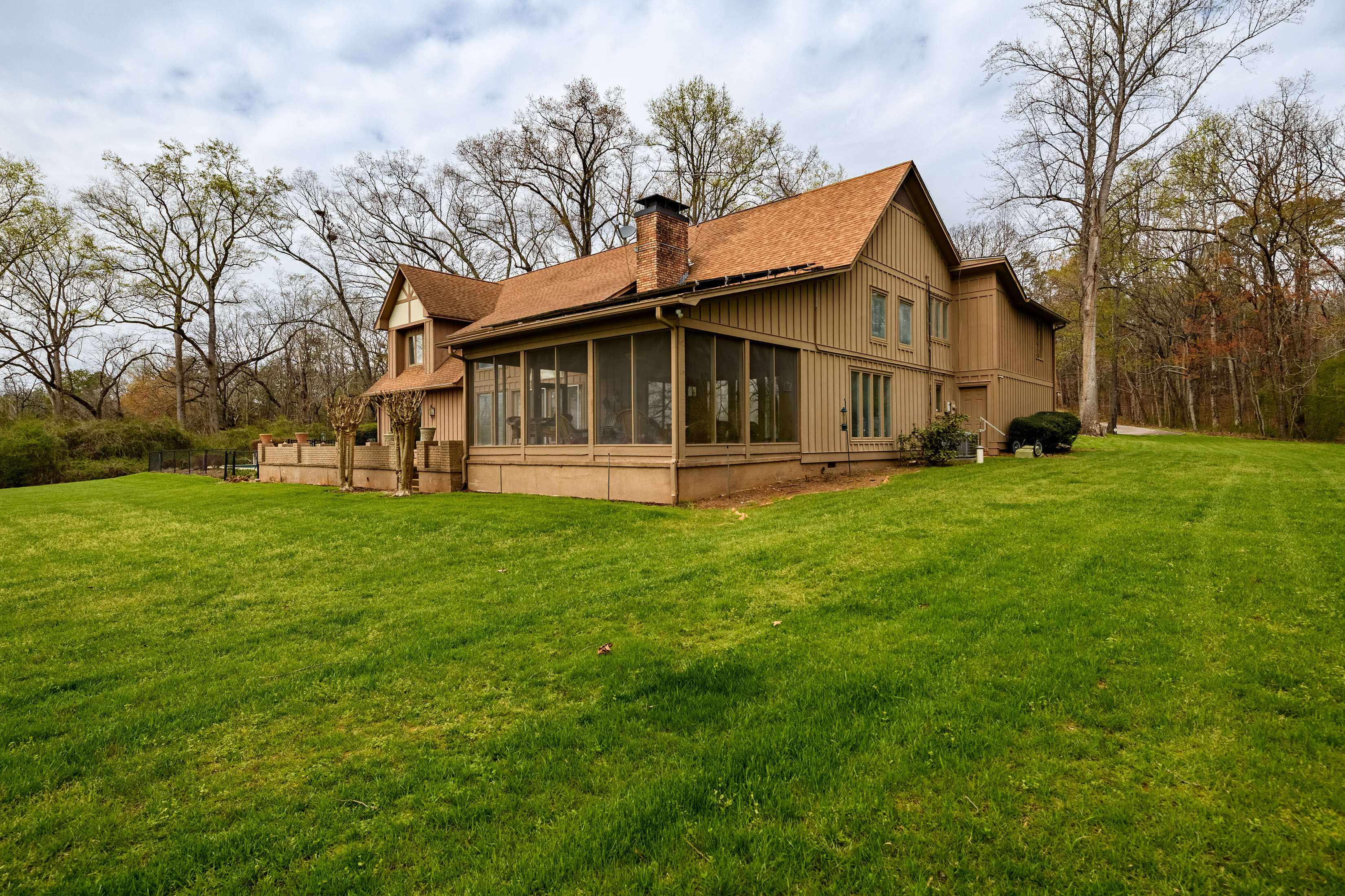  Lakefront Estate with Private Dock, Guest Home and Pool - 物件實景