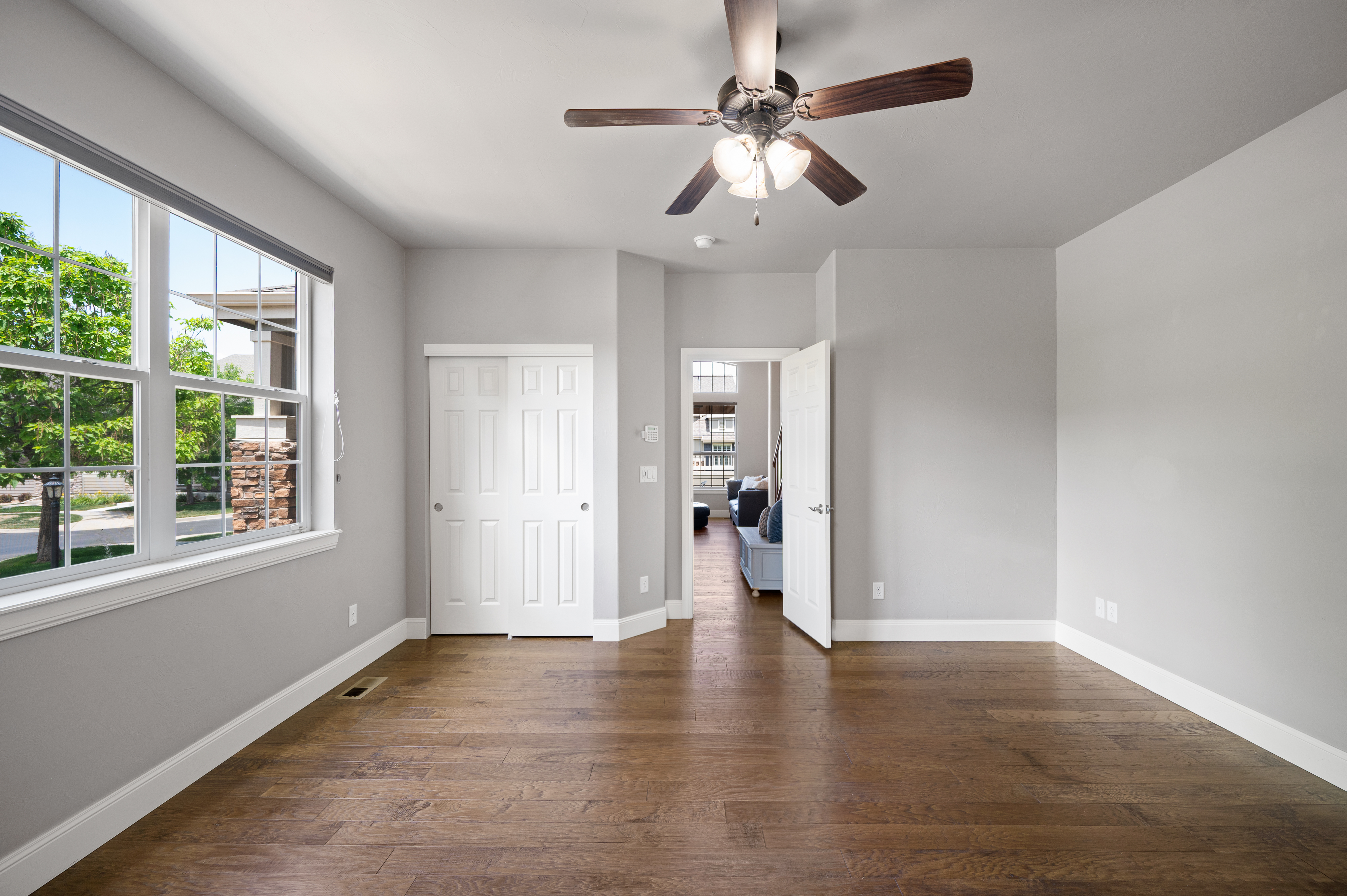  Pristine And Charming End Unit Townhome - 物件實景