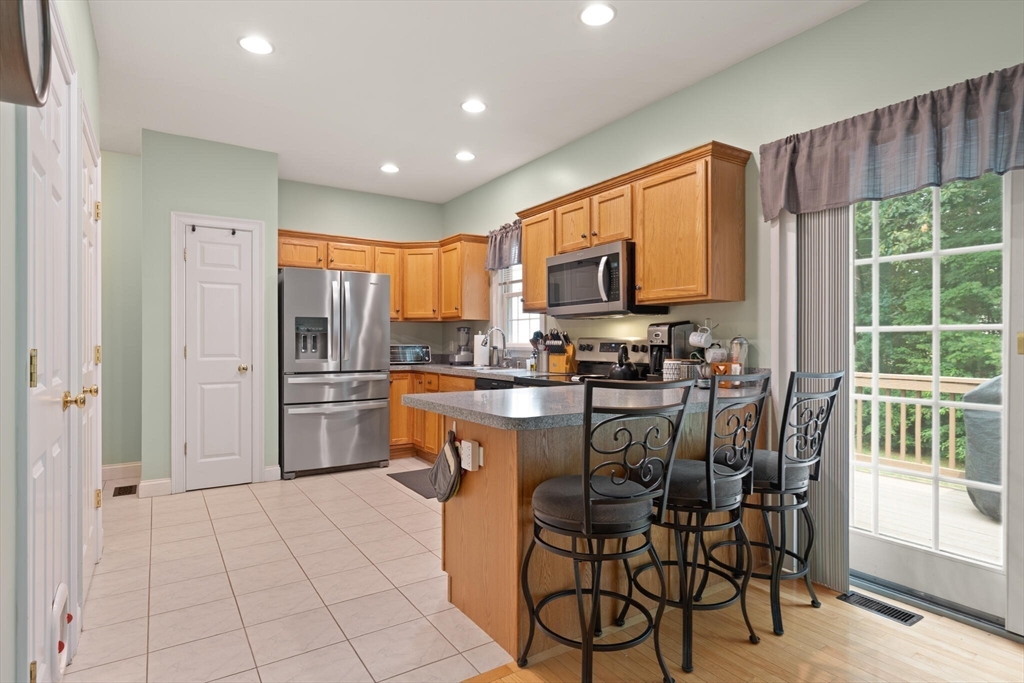 Upton, Massachusetts, 01568, United States, 3 Bedrooms Bedrooms, ,3 BathroomsBathrooms,Residential,For Sale,1912549