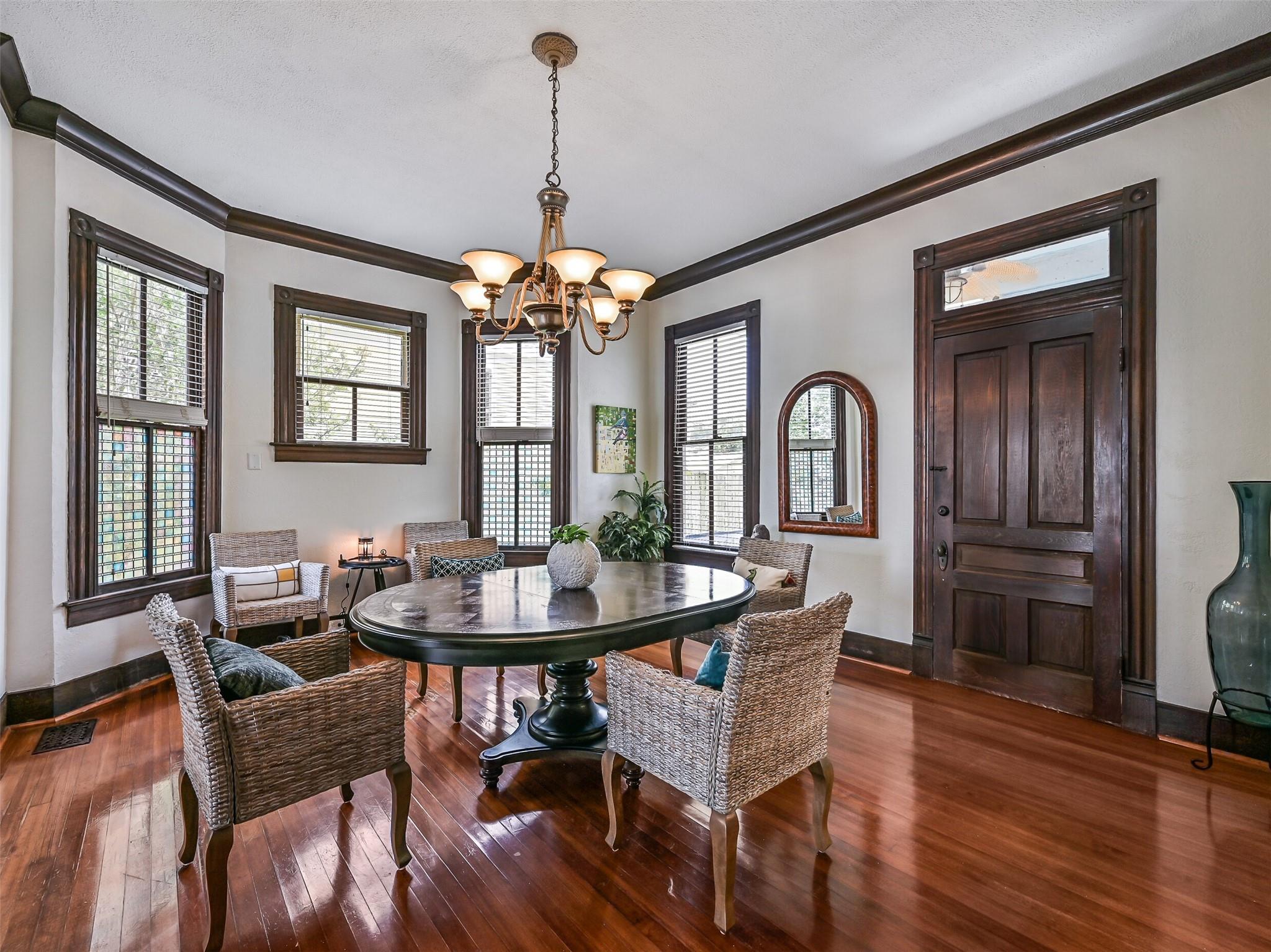 Galveston, Texas, 77550, United States, 4 Bedrooms Bedrooms, ,3 BathroomsBathrooms,Residential,For Sale,1818461