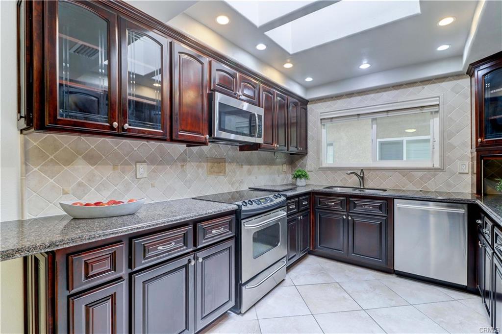 Laguna Woods, California, 92637, United States, 2 Bedrooms Bedrooms, ,1 BathroomBathrooms,Residential,For Sale,1927810