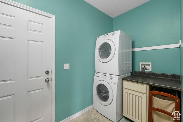 West Jordan, Utah, 84081, United States, 3 Bedrooms Bedrooms, ,2 BathroomsBathrooms,Residential,For Sale,1974575