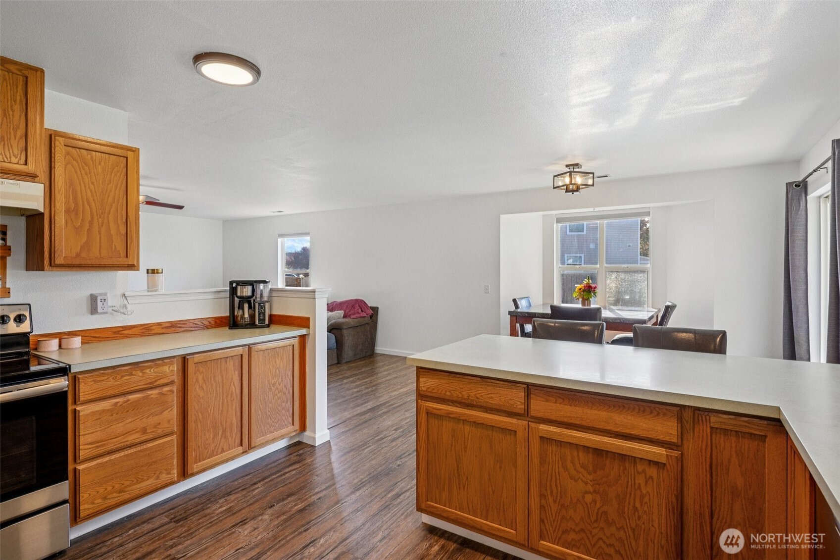 Orting, Washington, 98360, United States, 3 Bedrooms Bedrooms, ,2 BathroomsBathrooms,Residential,For Sale,1988099