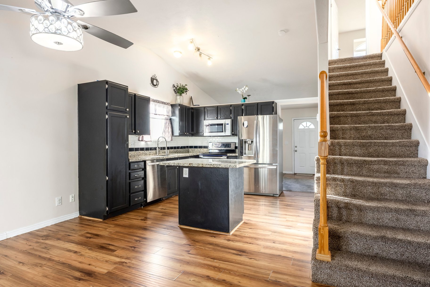  Main-Floor Primary Living with Resort-Style Amenities - 物件實景