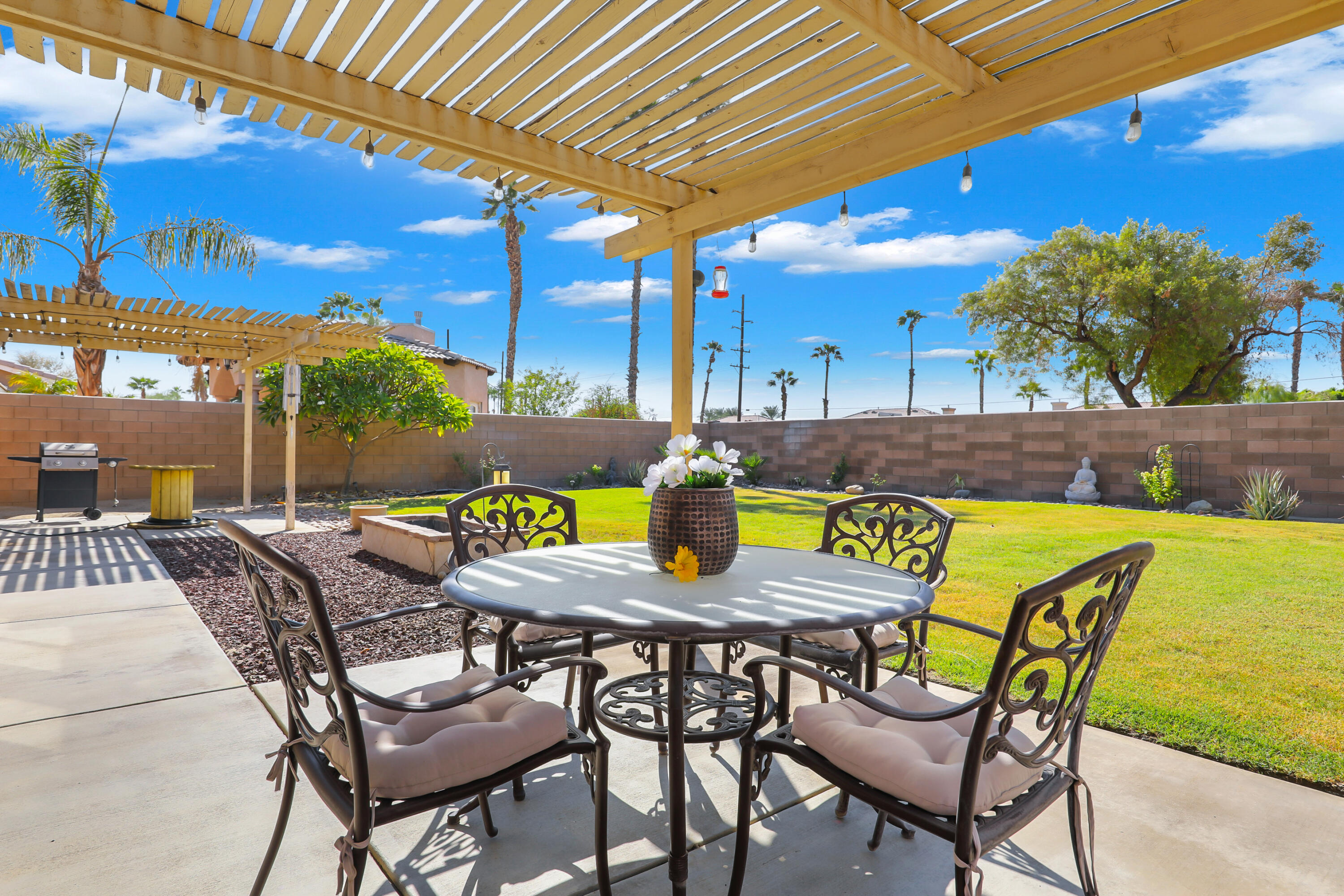 Indio, California, 92201, United States, 4 Bedrooms Bedrooms, ,3 BathroomsBathrooms,Residential,For Sale,1950105