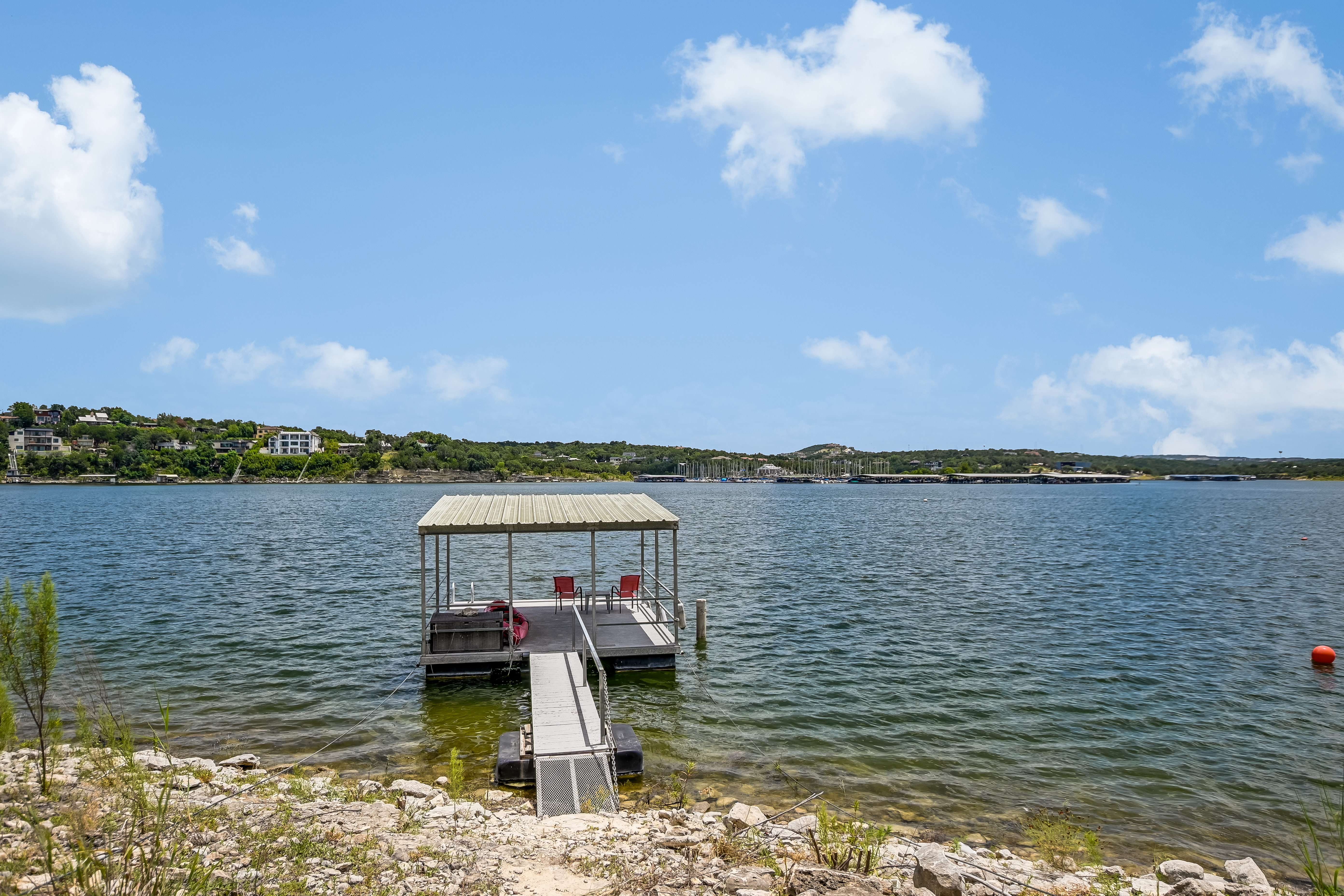  JUST LISTED - Charming lakefront retreat on Lake Travis - 物件實景