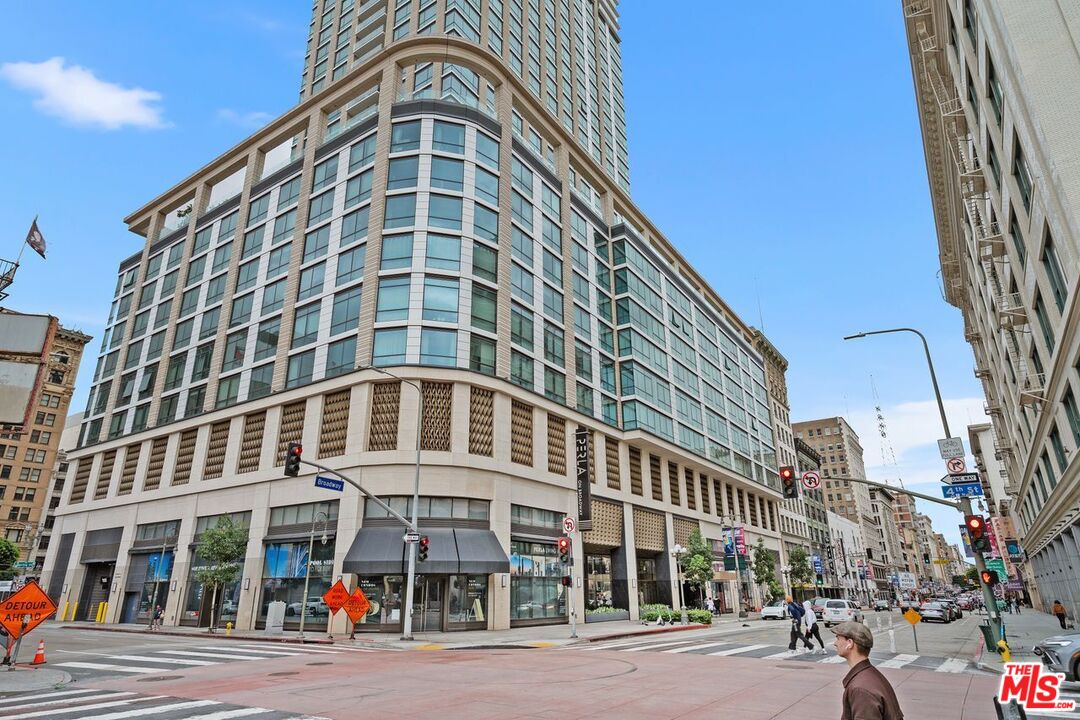 Los Angeles, California, 90013, United States, 1 Bedroom Bedrooms, ,1 BathroomBathrooms,Residential,For Sale,1995837