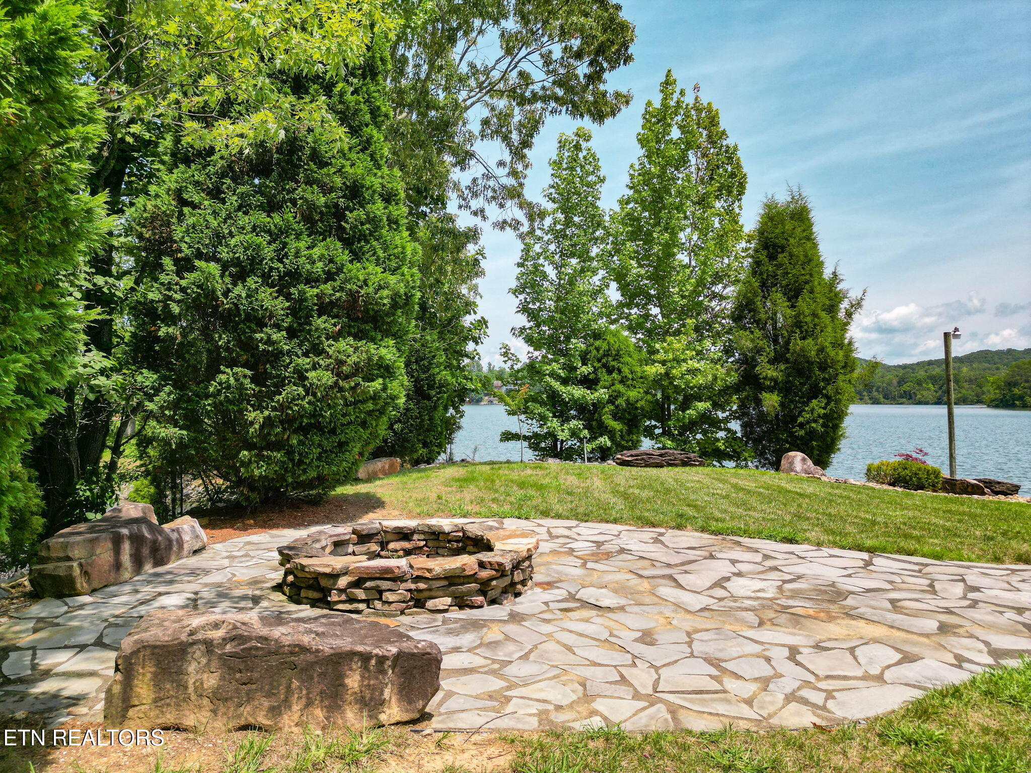 Spring City, Tennessee, 37381, United States, 3 Bedrooms Bedrooms, ,5 BathroomsBathrooms,Residential,For Sale,1900794