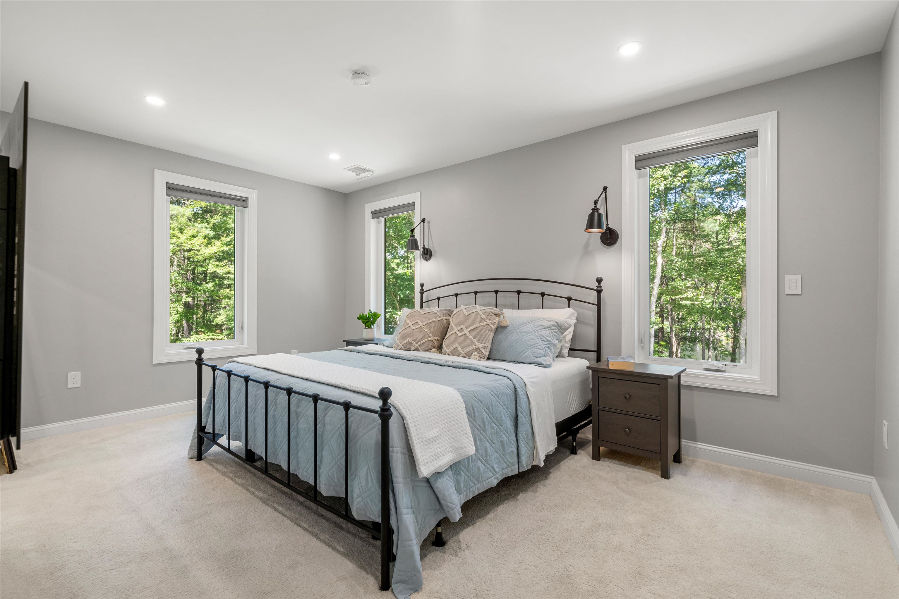 Hollis, New Hampshire, 03049, United States, 3 Bedrooms Bedrooms, ,3 BathroomsBathrooms,Residential,For Sale,1907073