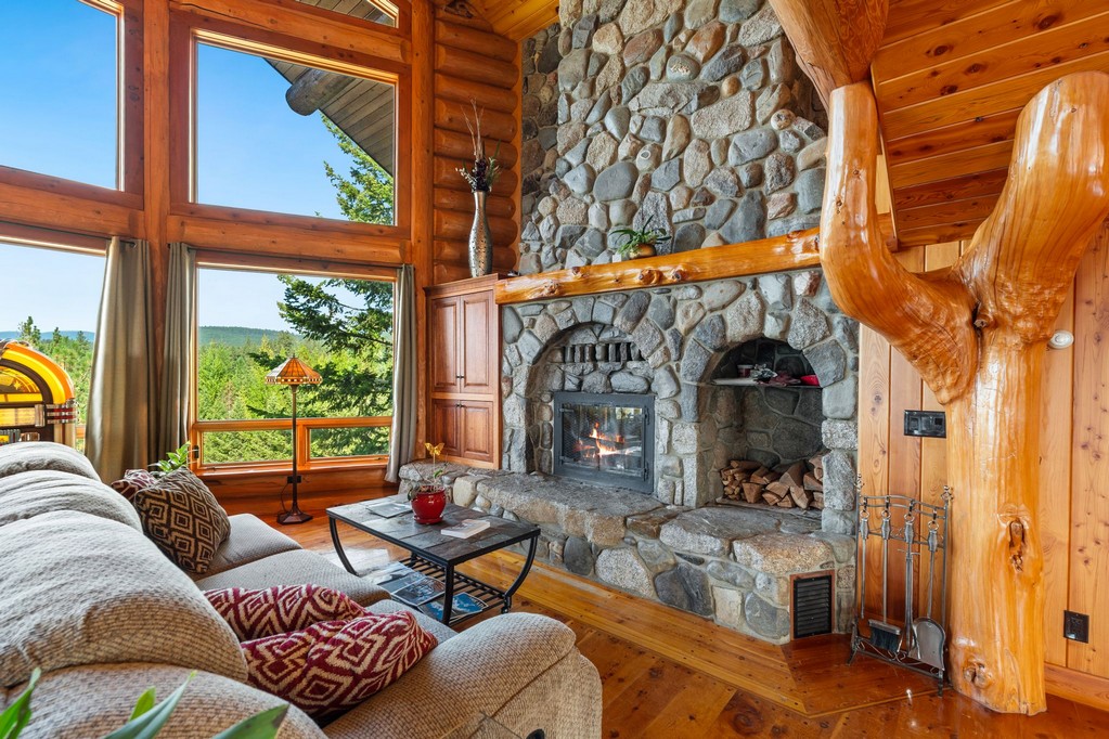 Bonners Ferry, Idaho, 83805, United States, 3 Bedrooms Bedrooms, ,4 BathroomsBathrooms,Residential,For Sale,1984473