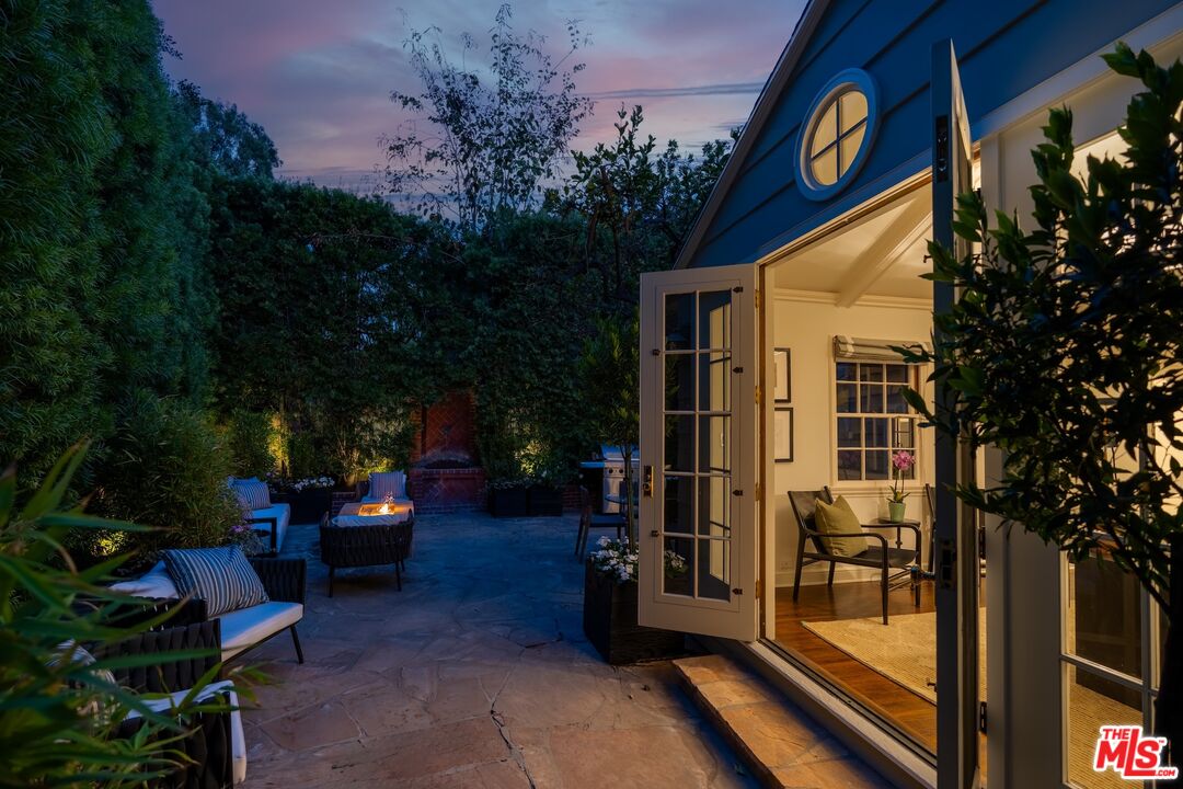 Los Angeles, California, 90046, United States, 3 Bedrooms Bedrooms, ,3 BathroomsBathrooms,Residential,For Sale,1906693