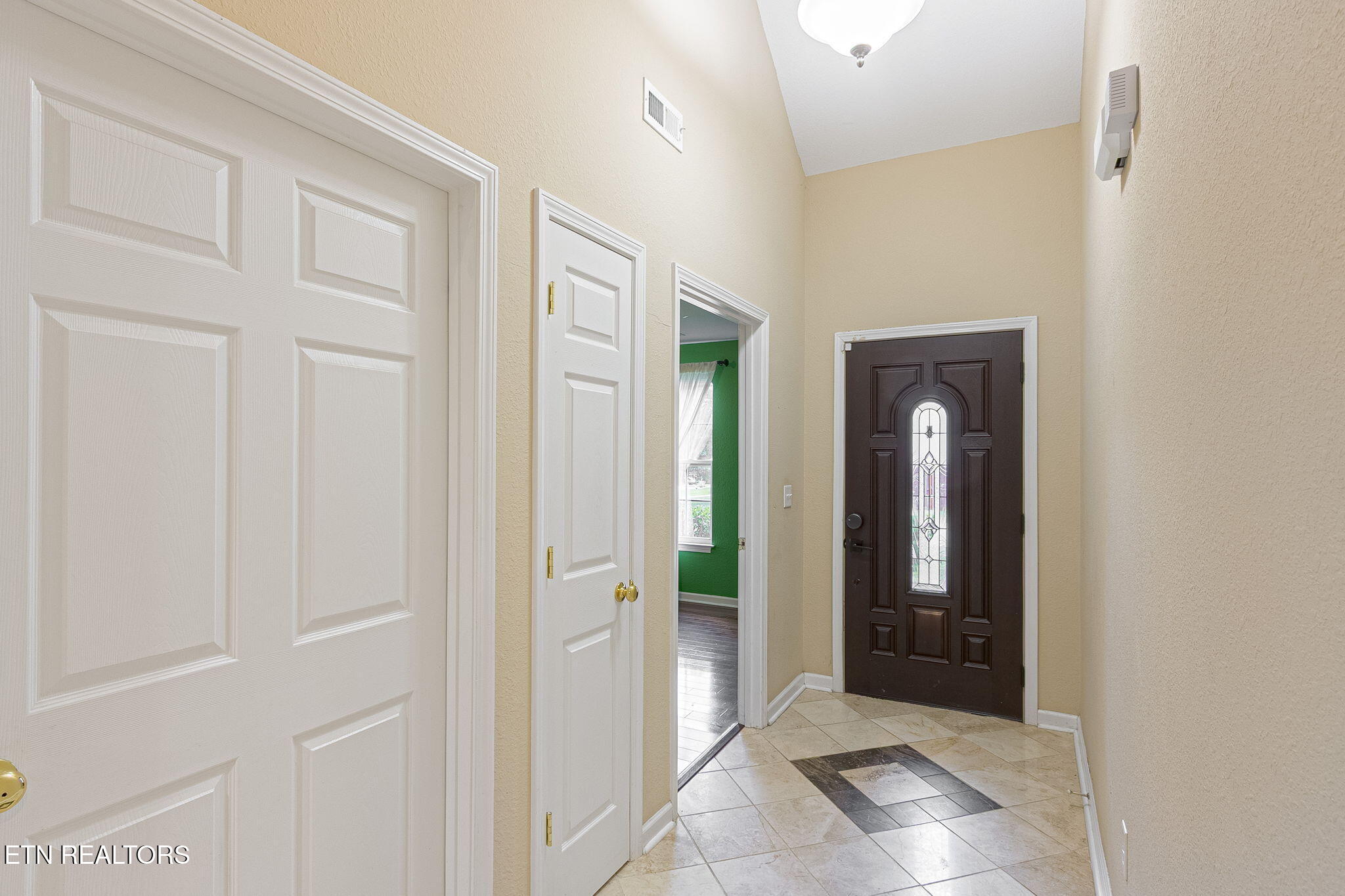 Knoxville, Tennessee, 37932, United States, 4 Bedrooms Bedrooms, ,4 BathroomsBathrooms,Residential,For Sale,1975701