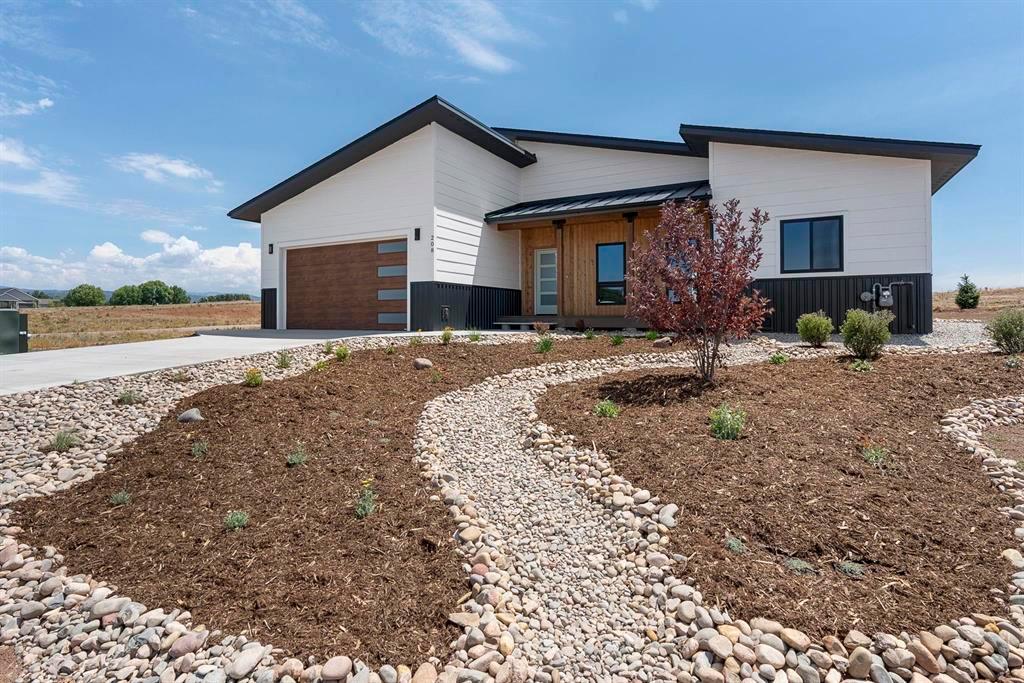 Durango, Colorado, 81303, United States, 3 Bedrooms Bedrooms, ,2 BathroomsBathrooms,Residential,For Sale,1895691