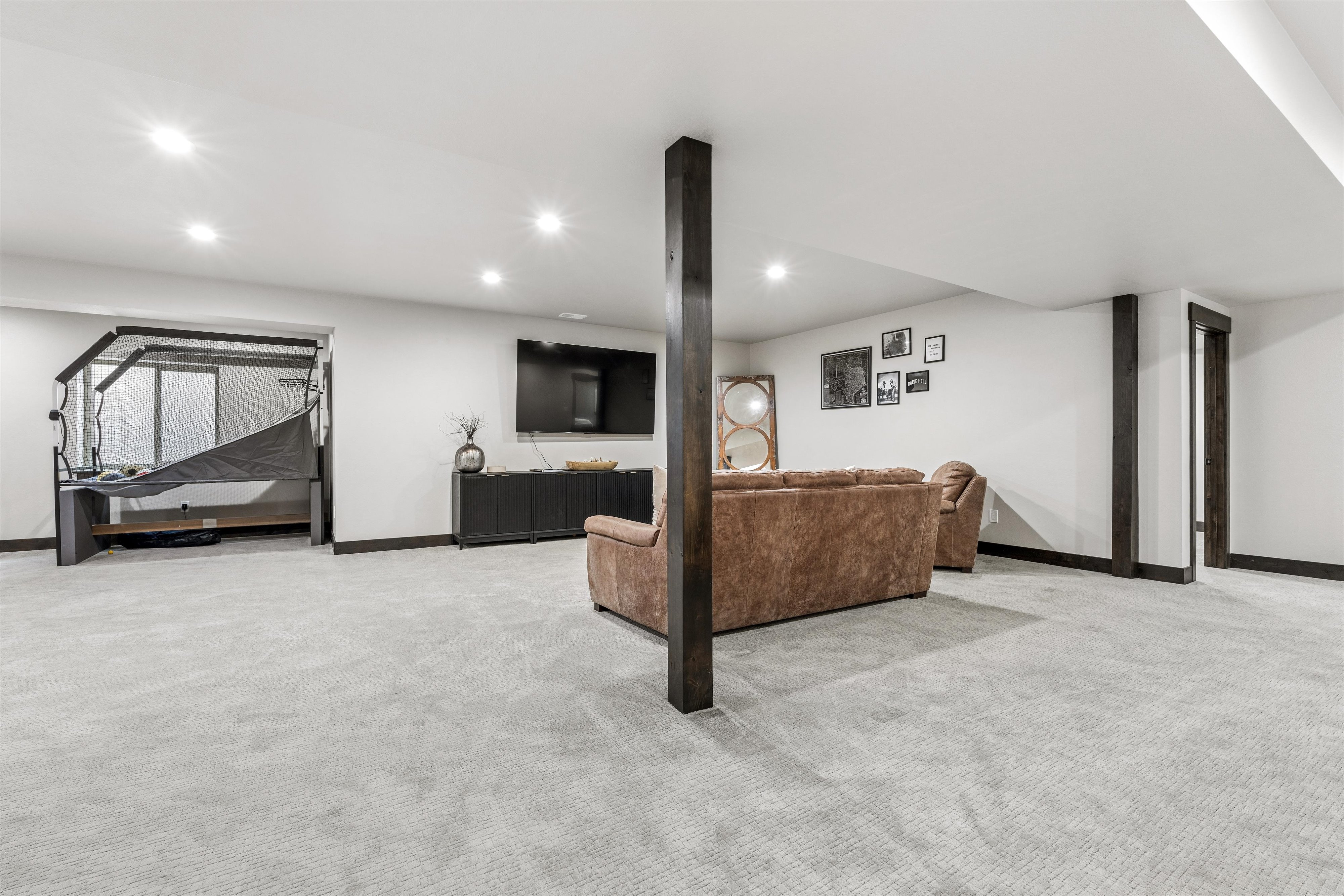  Discover Redefined Living in this Beautifully Designed Home - 物件實景