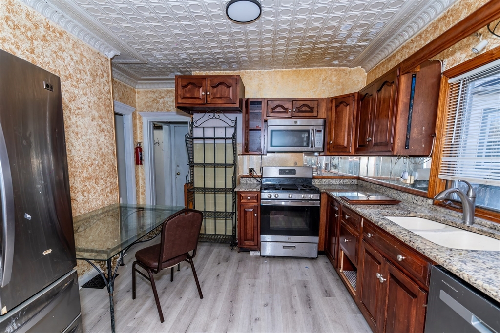 Malden, Massachusetts, 02148, United States, 4 Bedrooms Bedrooms, ,2 BathroomsBathrooms,Residential,For Sale,1986308