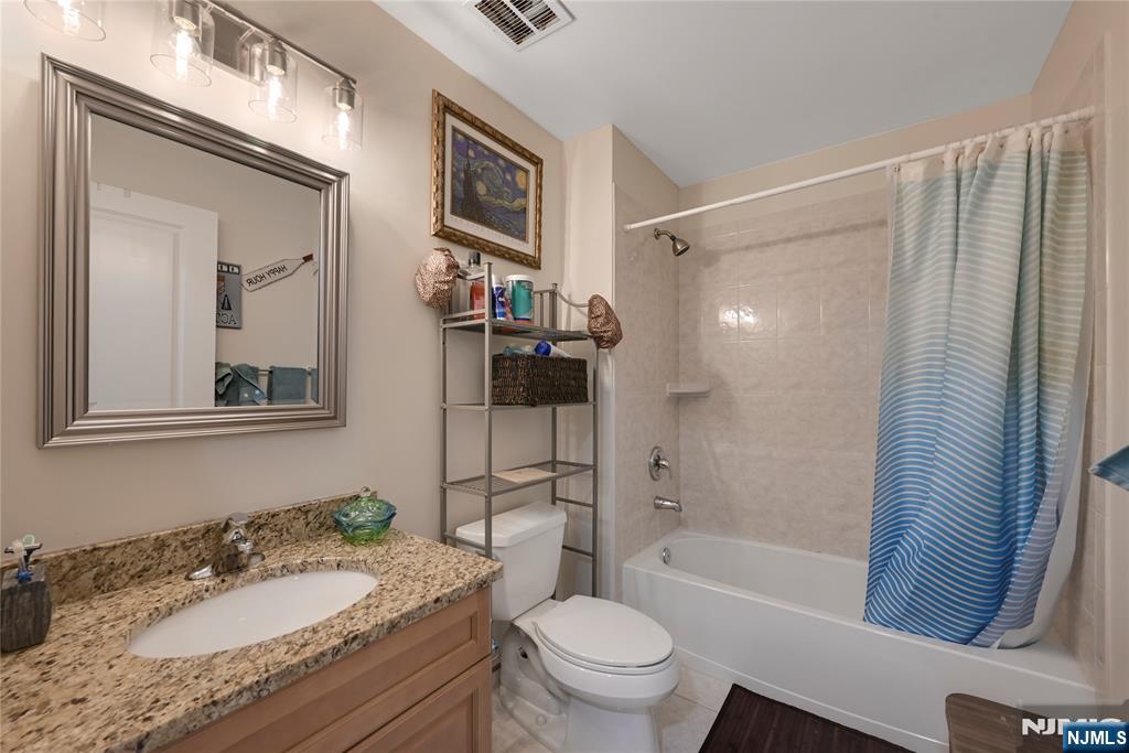 Rochelle Park, New Jersey, 07662, United States, 2 Bedrooms Bedrooms, ,3 BathroomsBathrooms,Residential,For Sale,1906079
