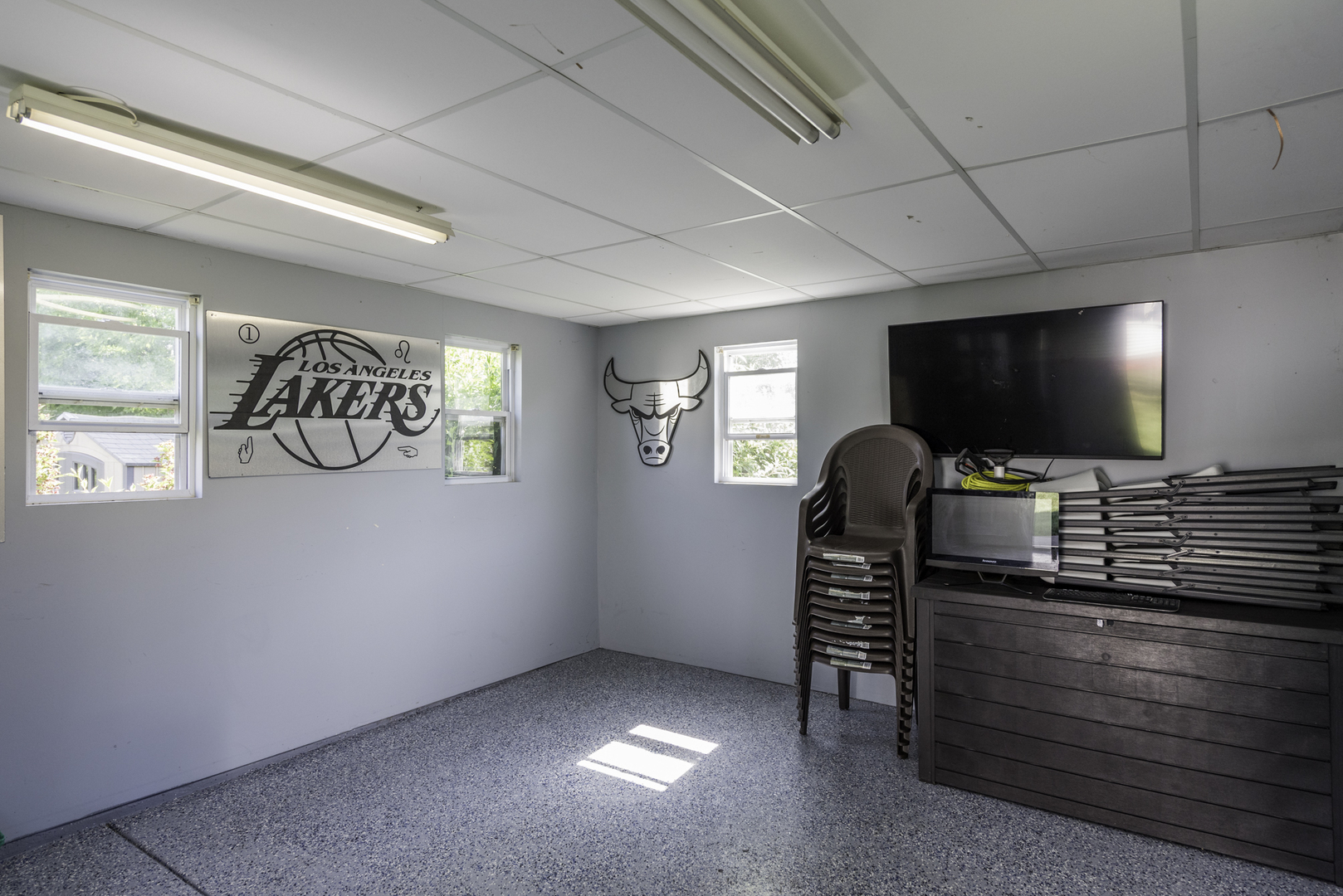 Lindenhurst, Illinois, 60046, United States, 5 Bedrooms Bedrooms, ,3 BathroomsBathrooms,Residential,For Sale,1971263