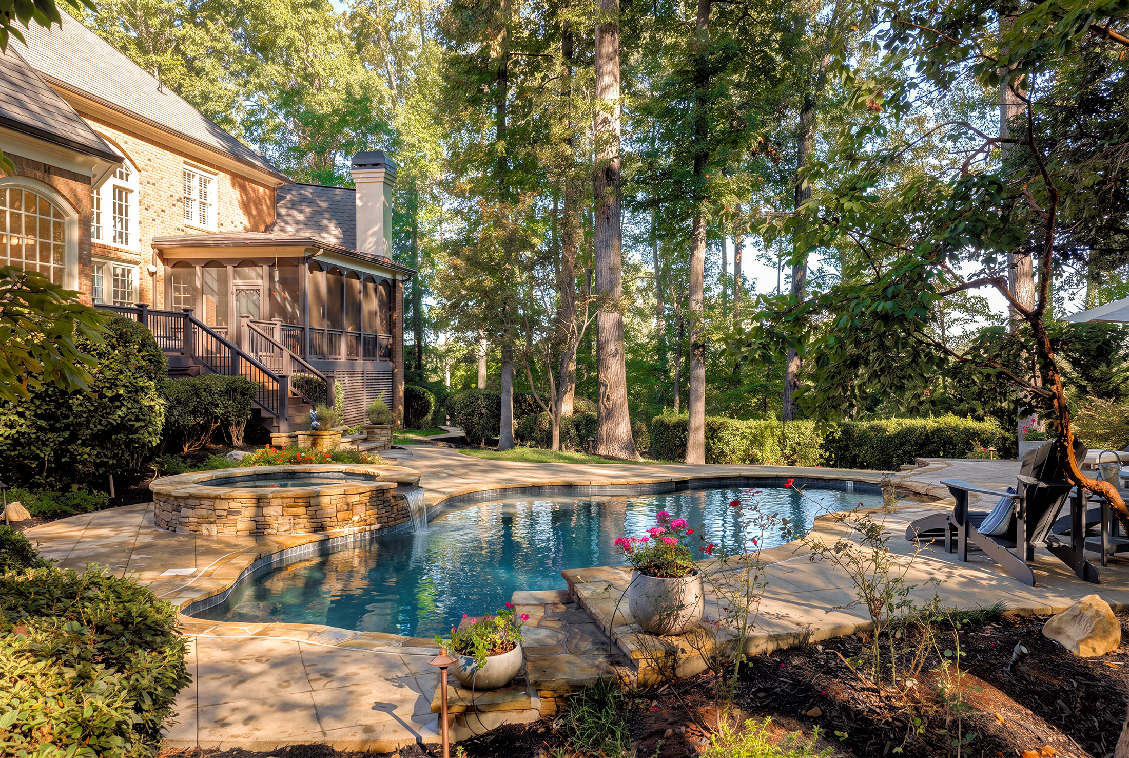  Located Within the Gated Greystone Farms Community in Milton - 物件實景