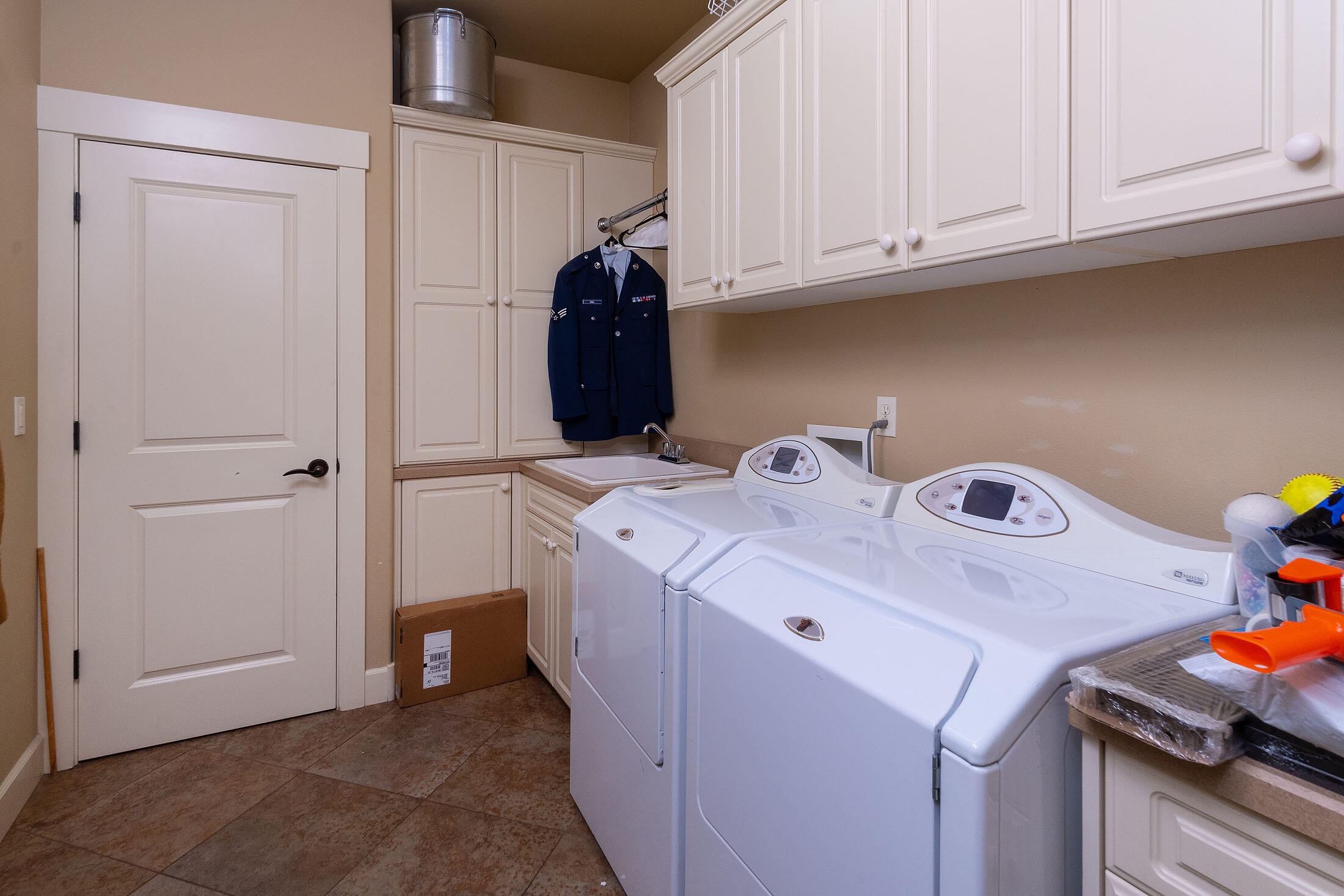 Bend, Oregon, 97703, United States, 4 Bedrooms Bedrooms, ,3 BathroomsBathrooms,Residential,For Sale,1805310
