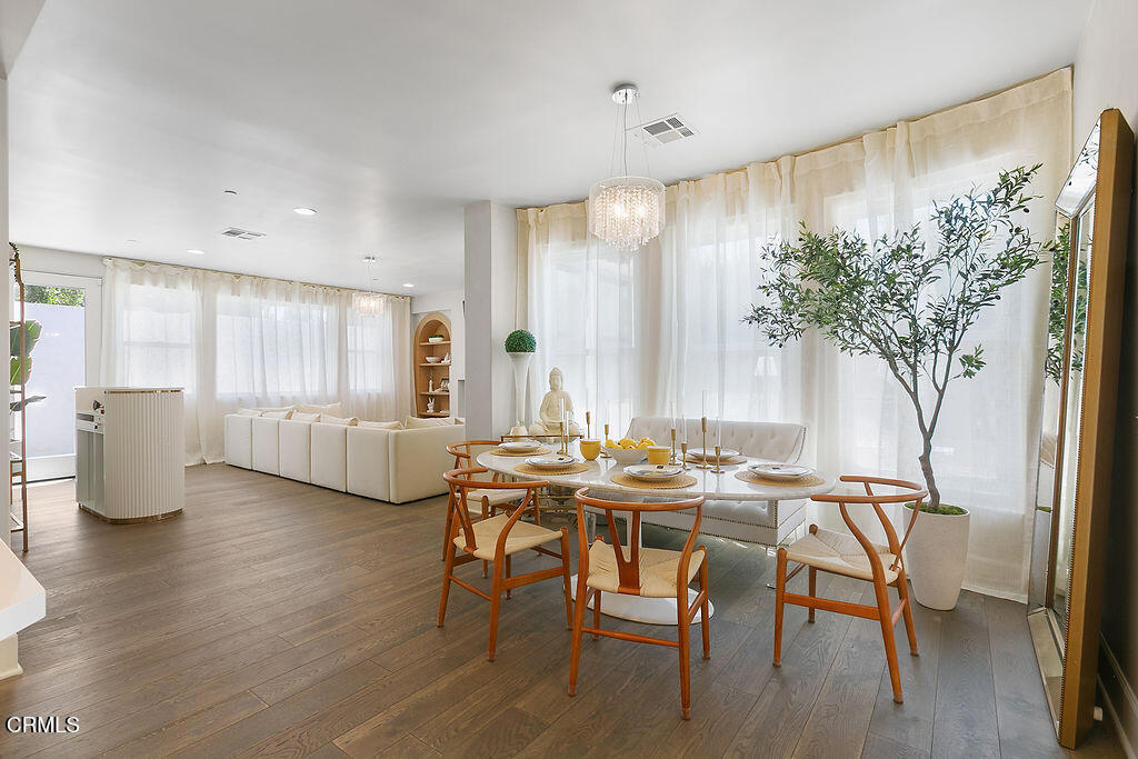 Thousand Oaks, California, 91362, United States, 4 Bedrooms Bedrooms, ,4 BathroomsBathrooms,Residential,For Sale,1997017