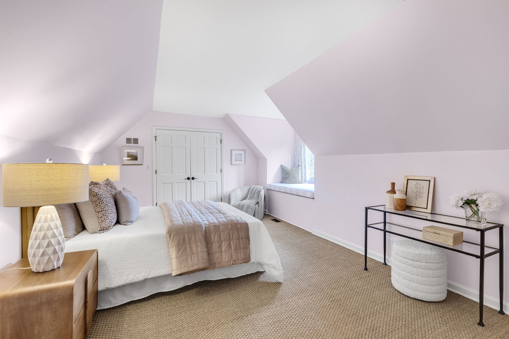 Lake Forest, Illinois, 60045, United States, 4 Bedrooms Bedrooms, ,3 BathroomsBathrooms,Residential,For Sale,1989668