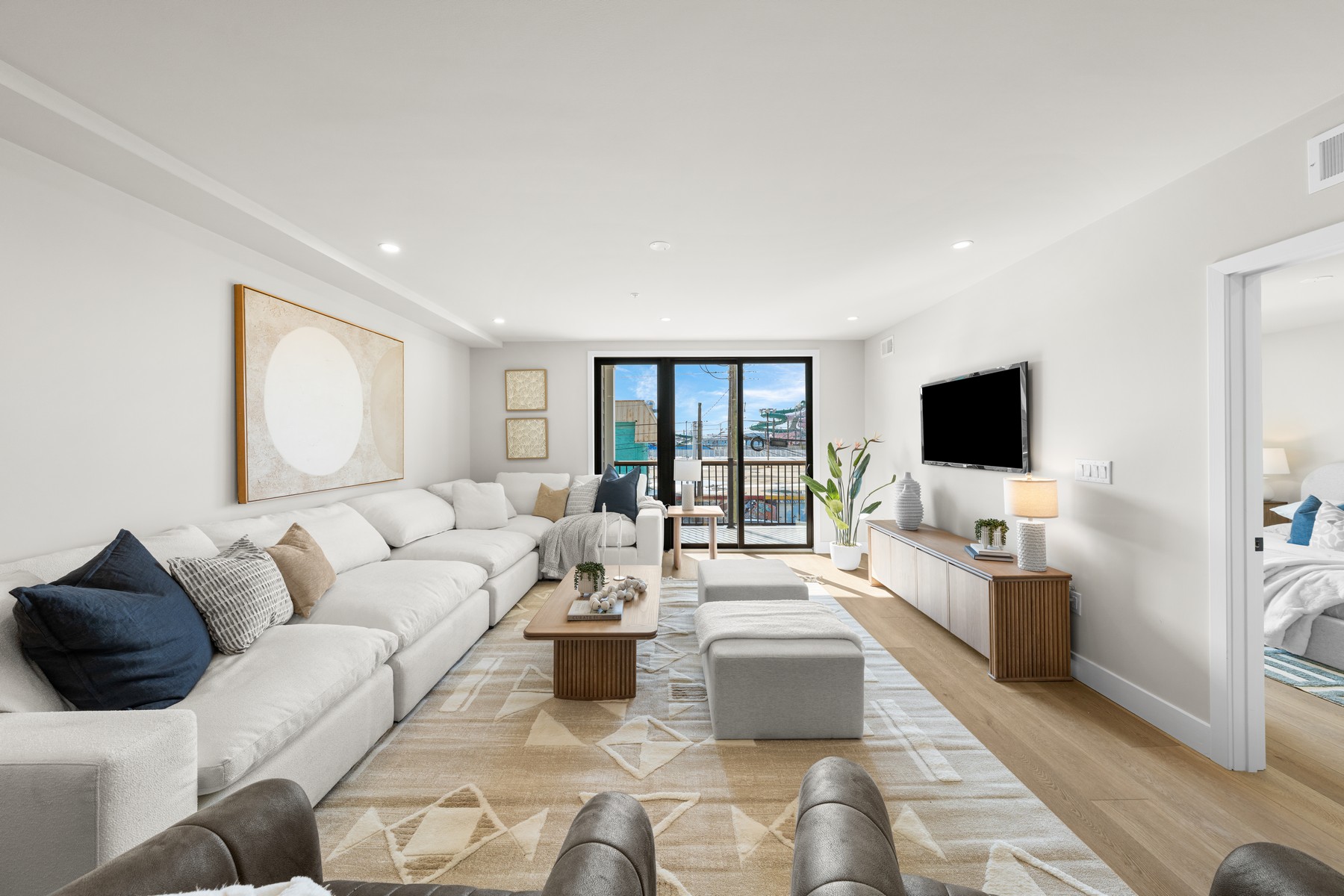  323 E Oak Avenue #202 - 物件實景