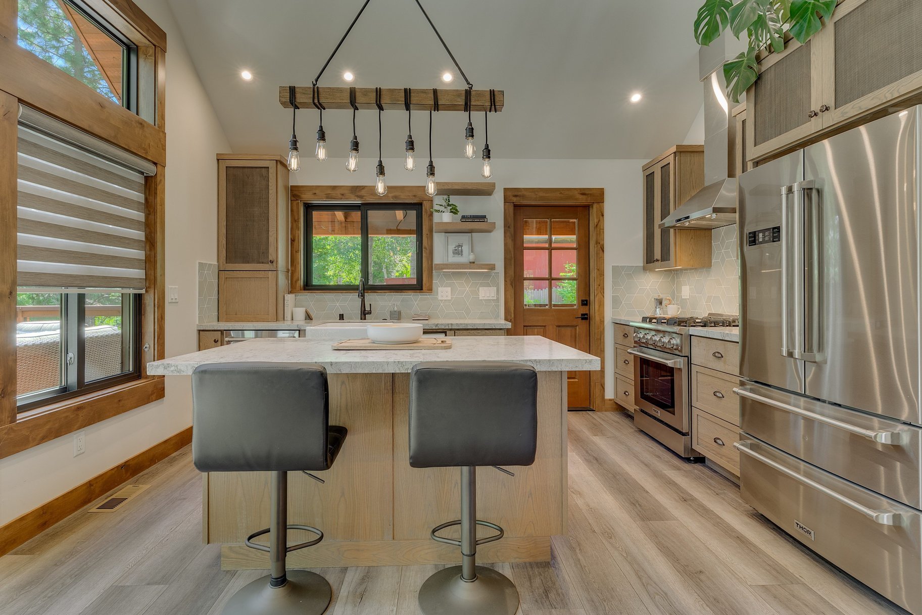  Charming Craftsman Style Chalet - 物件實景