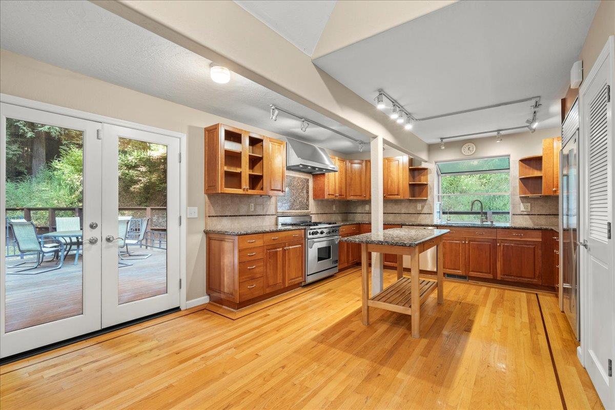 Los Gatos, California, 95033, United States, 3 Bedrooms Bedrooms, ,2 BathroomsBathrooms,Residential,For Sale,1839951