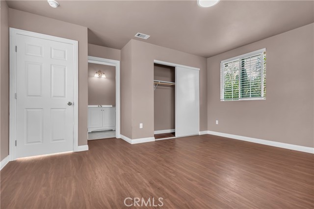 Los Angeles, California, 90062, United States, 5 Bedrooms Bedrooms, ,Residential,For Sale,1975907