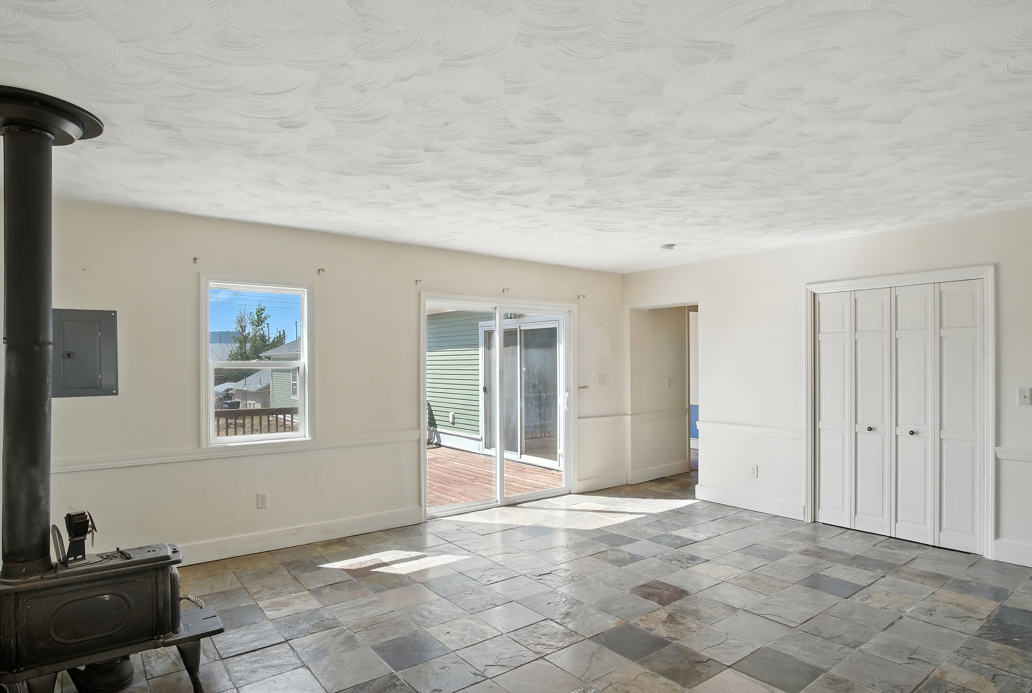 Hot Springs, South Dakota, 57747, United States, 5 Bedrooms Bedrooms, ,4 BathroomsBathrooms,Residential,For Sale,1983319