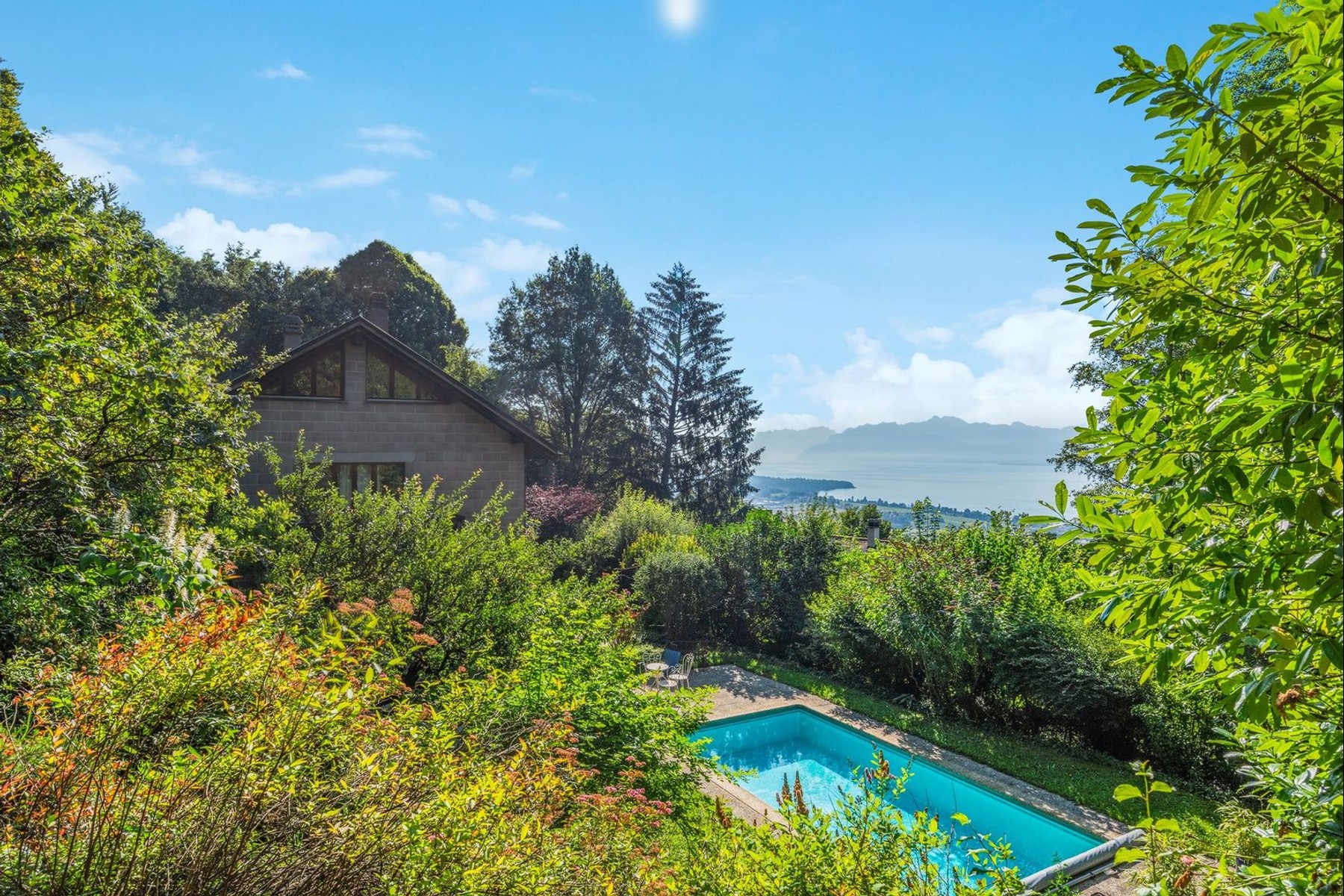  HOUSE WITH POOL IN A BUCOLIC SETTING OVERLOOKING THE LAKE AND ALPS - 物件實景
