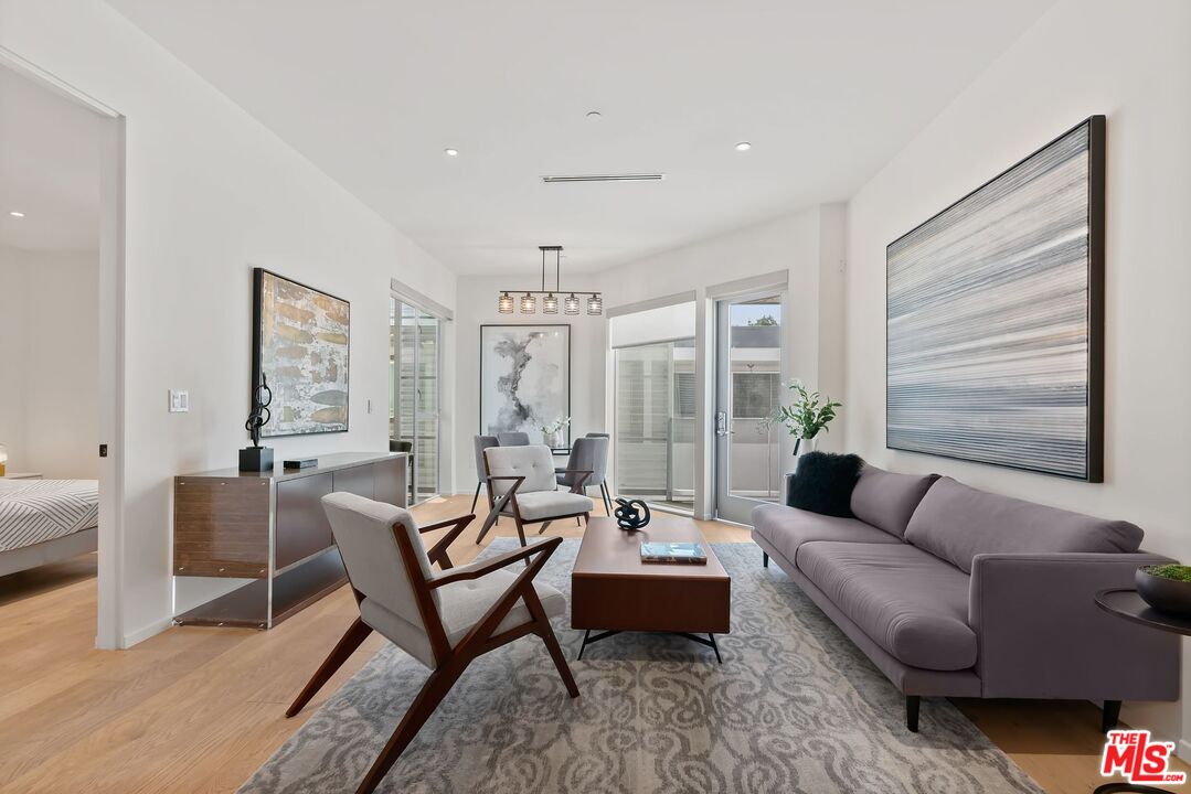 West Hollywood, California, 90069, United States, 2 Bedrooms Bedrooms, ,1 BathroomBathrooms,Residential,For Sale,1938792
