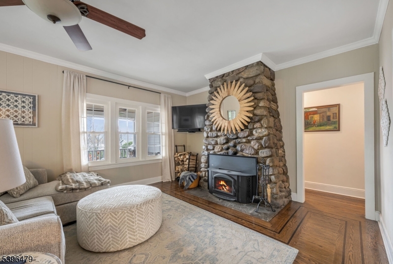 West Milford Twp., New Jersey, 07421, United States, 4 Bedrooms Bedrooms, ,3 BathroomsBathrooms,Residential,For Sale,1992089