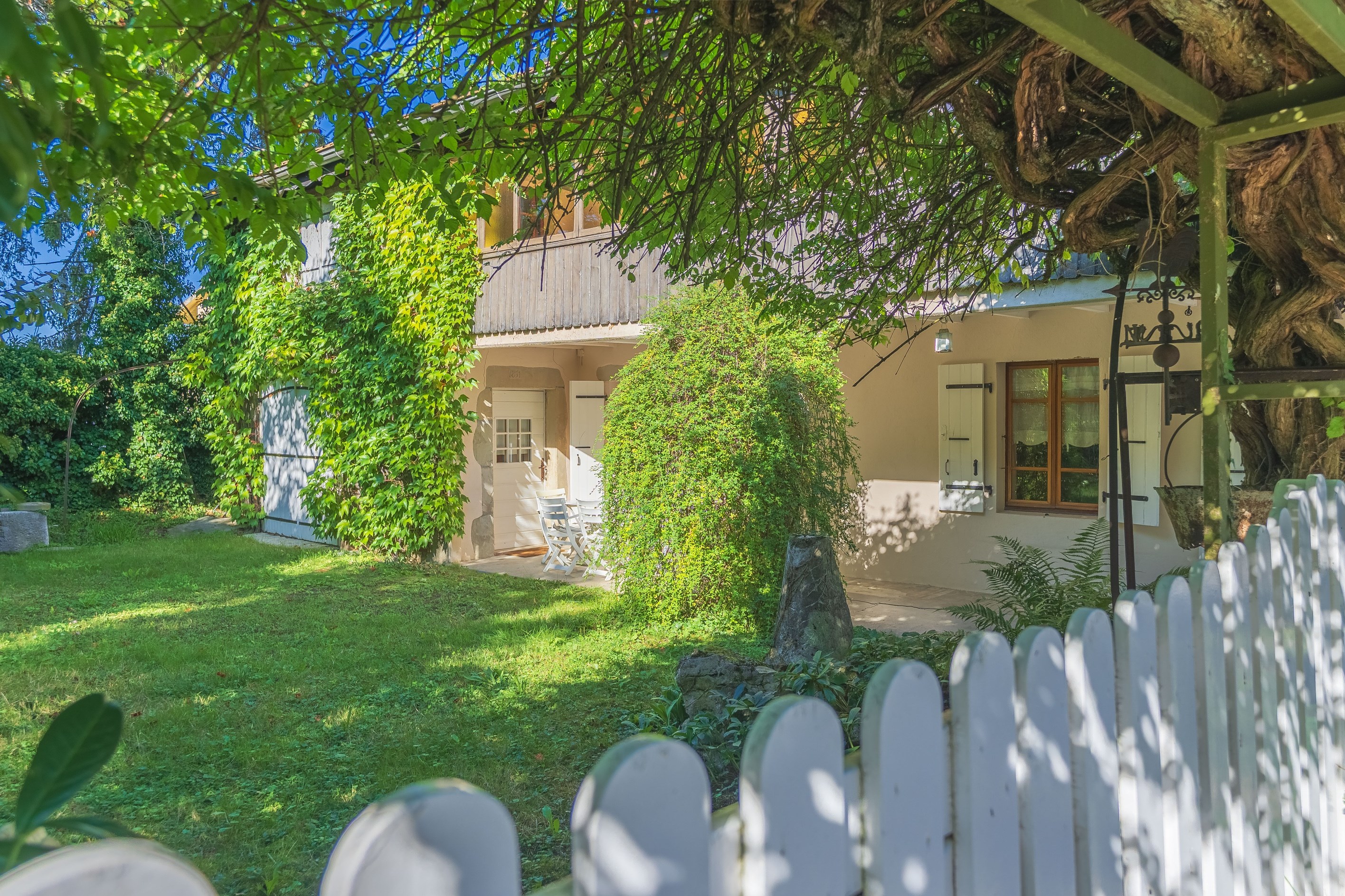  Authentic village house in the heart of Archamps, just steps from the Swiss bor… - 物件實景