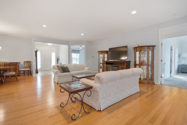 Huntley, Illinois, 60142, United States, 2 Bedrooms Bedrooms, ,2 BathroomsBathrooms,Residential,For Sale,1989906