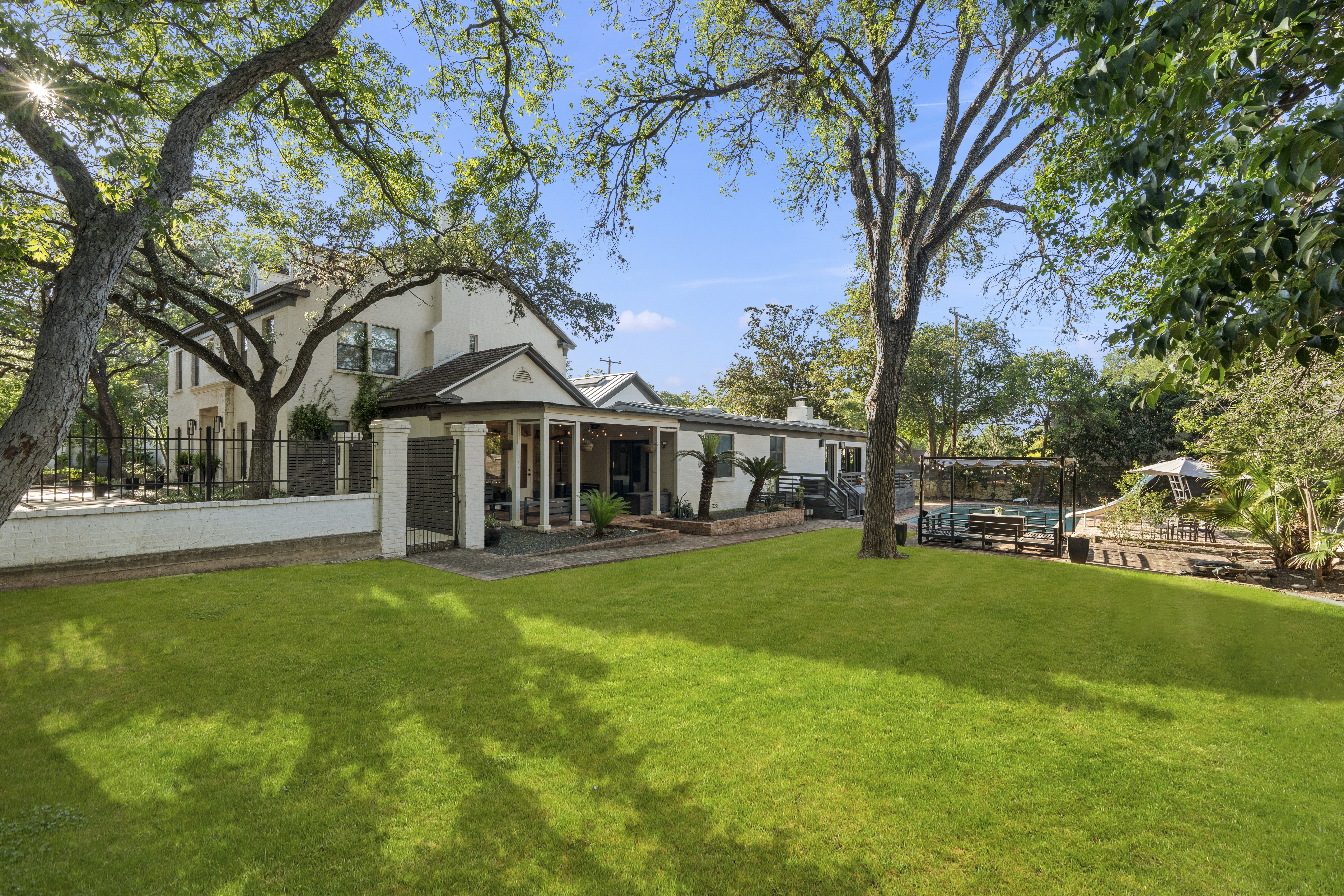  Classic Elegance in Olmos Park - 物件實景