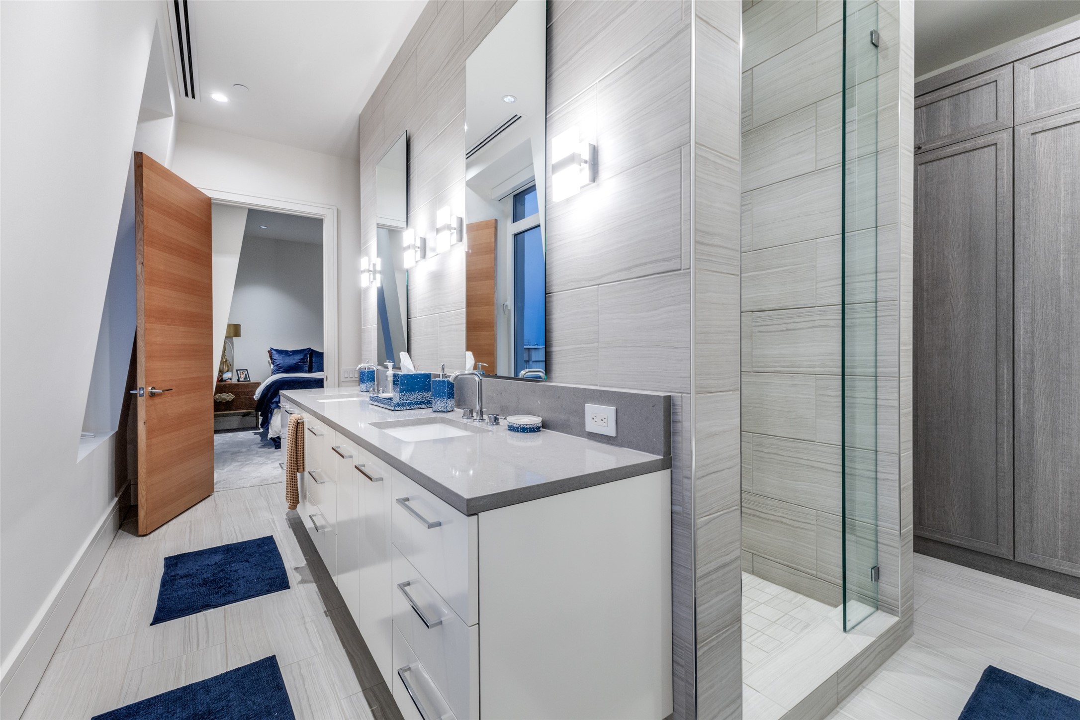 Dallas, Texas, 75219, United States, 3 Bedrooms Bedrooms, ,4 BathroomsBathrooms,Residential,For Sale,1993502