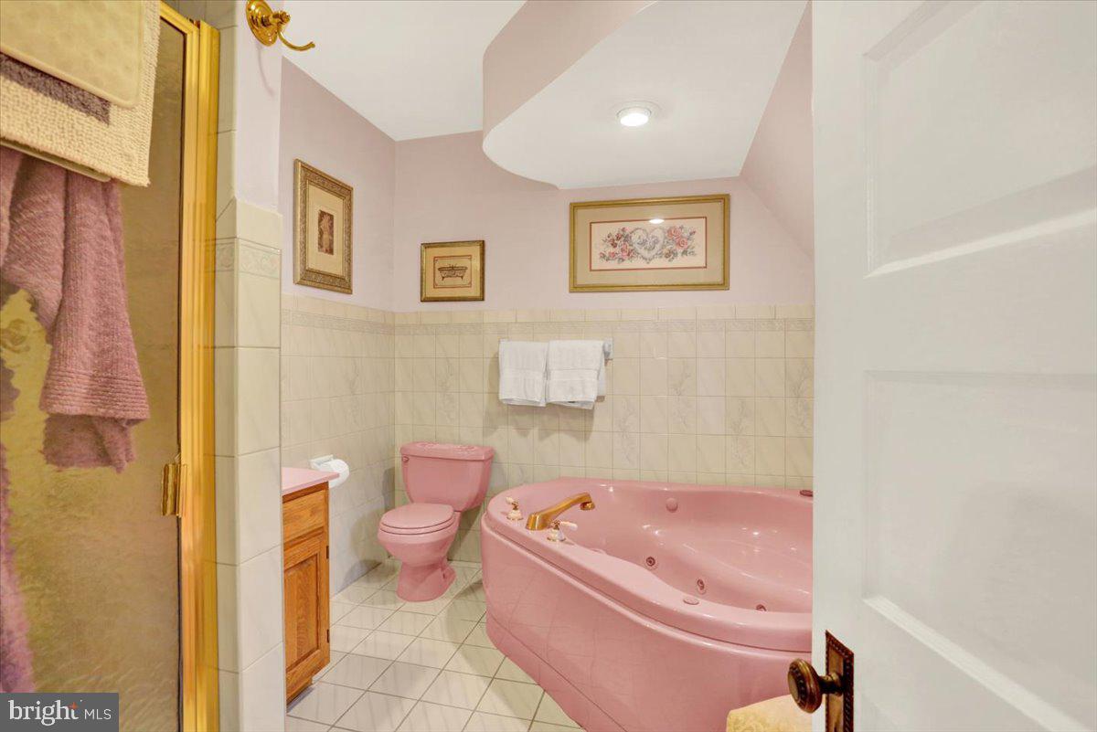 Manheim, Pennsylvania, 17545, United States, 6 Bedrooms Bedrooms, ,8 BathroomsBathrooms,Residential,For Sale,1896454