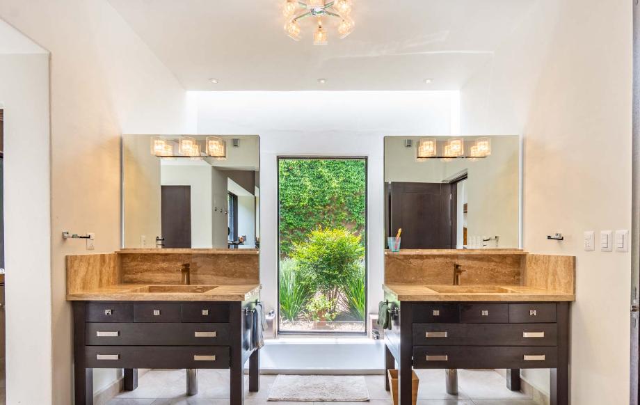 San Miguel de Allende, Guanajuato, 37740, Mexico, 2 Bedrooms Bedrooms, ,2 BathroomsBathrooms,Residential,For Sale,1918301