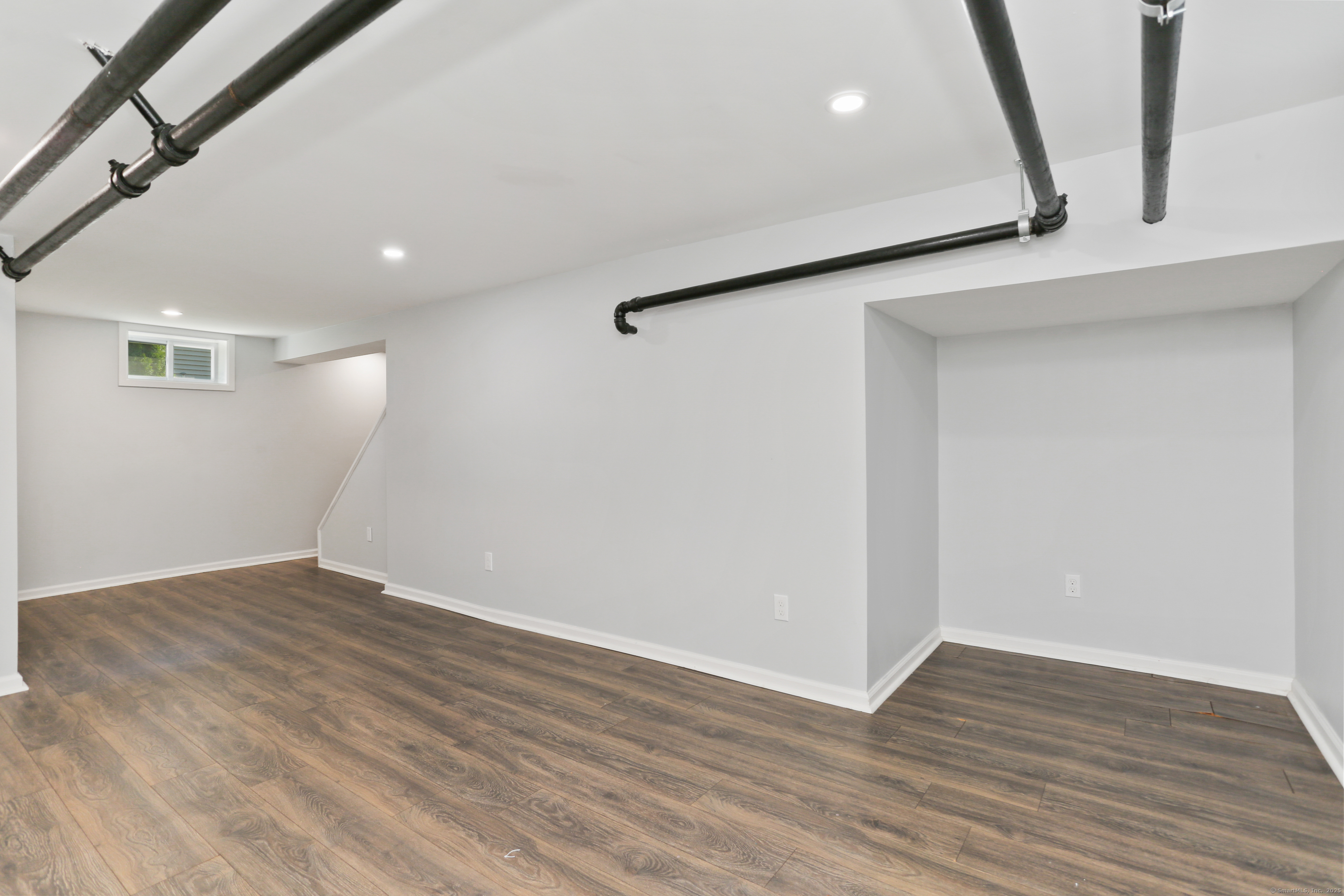Fairfield, Connecticut, 06825, United States, 4 Bedrooms Bedrooms, ,2 BathroomsBathrooms,Residential,For Sale,1940961