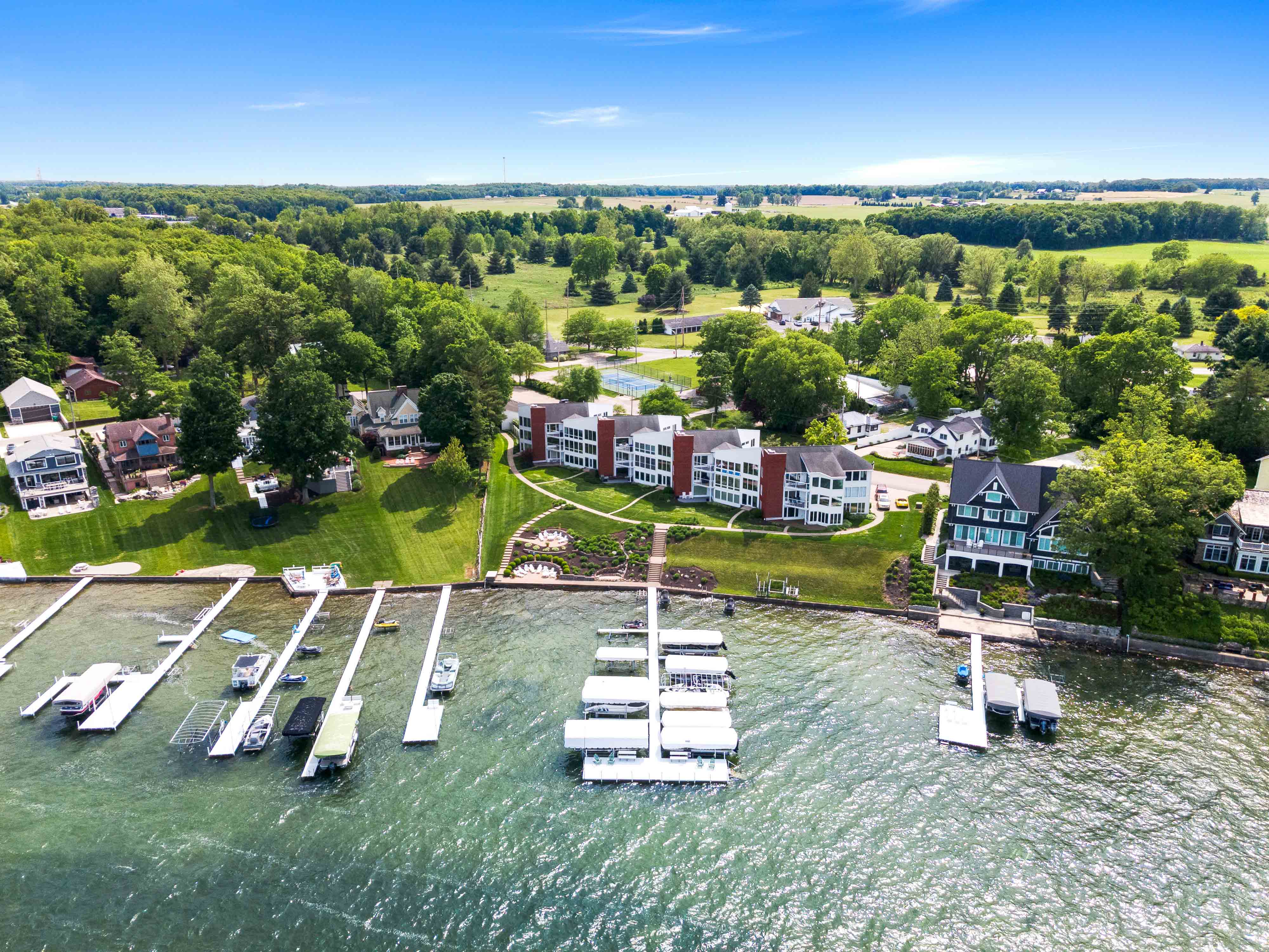  Three Bedroom Condo on Lake Wawasee with Private Boat Slip - 物件實景