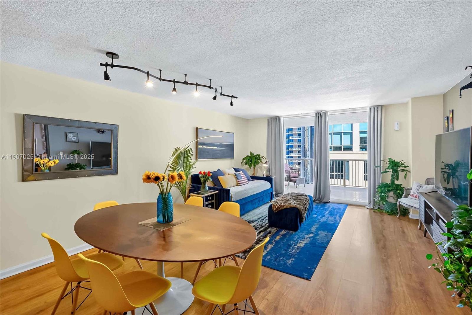 Miami, Florida, 33131, United States, 1 Bedroom Bedrooms, ,1 BathroomBathrooms,Residential,For Sale,1986520