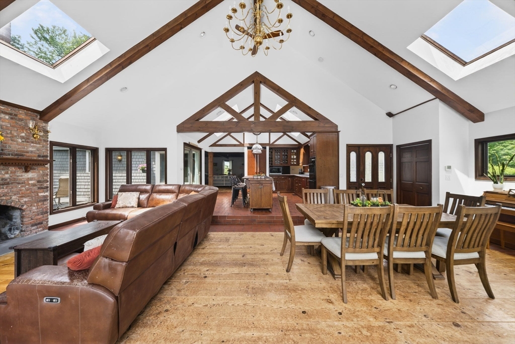 Groveland, Massachusetts, 01834, United States, 4 Bedrooms Bedrooms, ,4 BathroomsBathrooms,Residential,For Sale,2048598